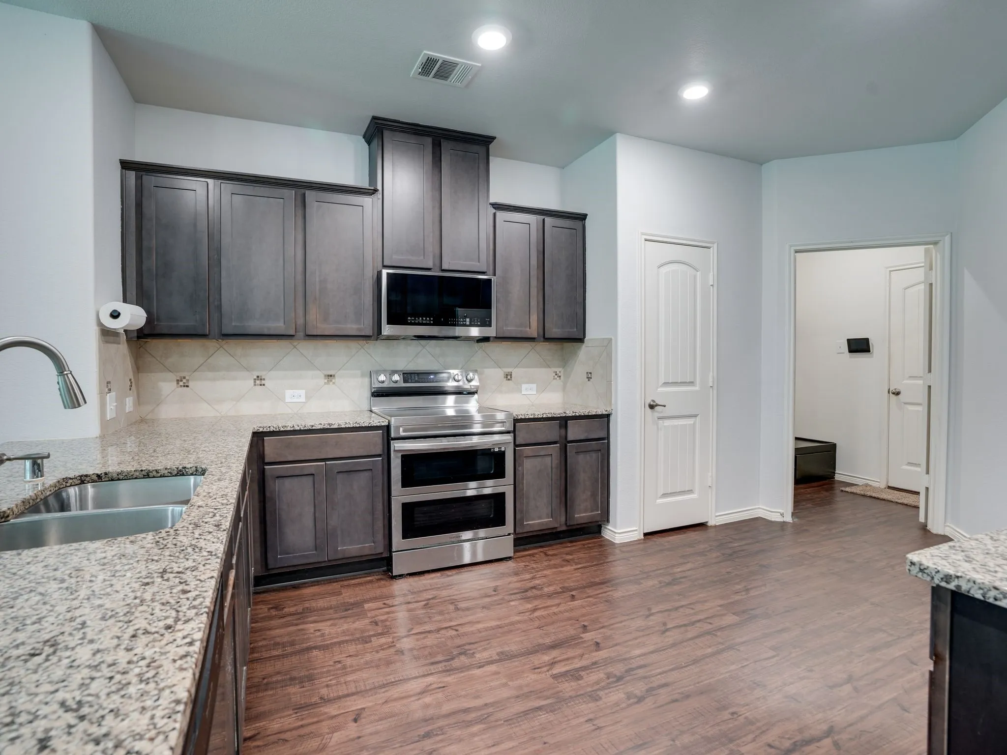 Single Family Residence For Rent in Denton County , 2929 Brazos Drive, Little Elm, Texas 75068, 4 Bedroom, 2 Bathroom, 2 Garage spaces, 1,872 Sqft, built in 2018, mls#21347389, Real Estate Agent in Little Elm, Homes For Rent in Denton county, Homes For Rent in Little Elm, Realtor in Little Elm Texas, Real Estate Brokerage Independent Realty Texas, Luminita Cordes Realtor