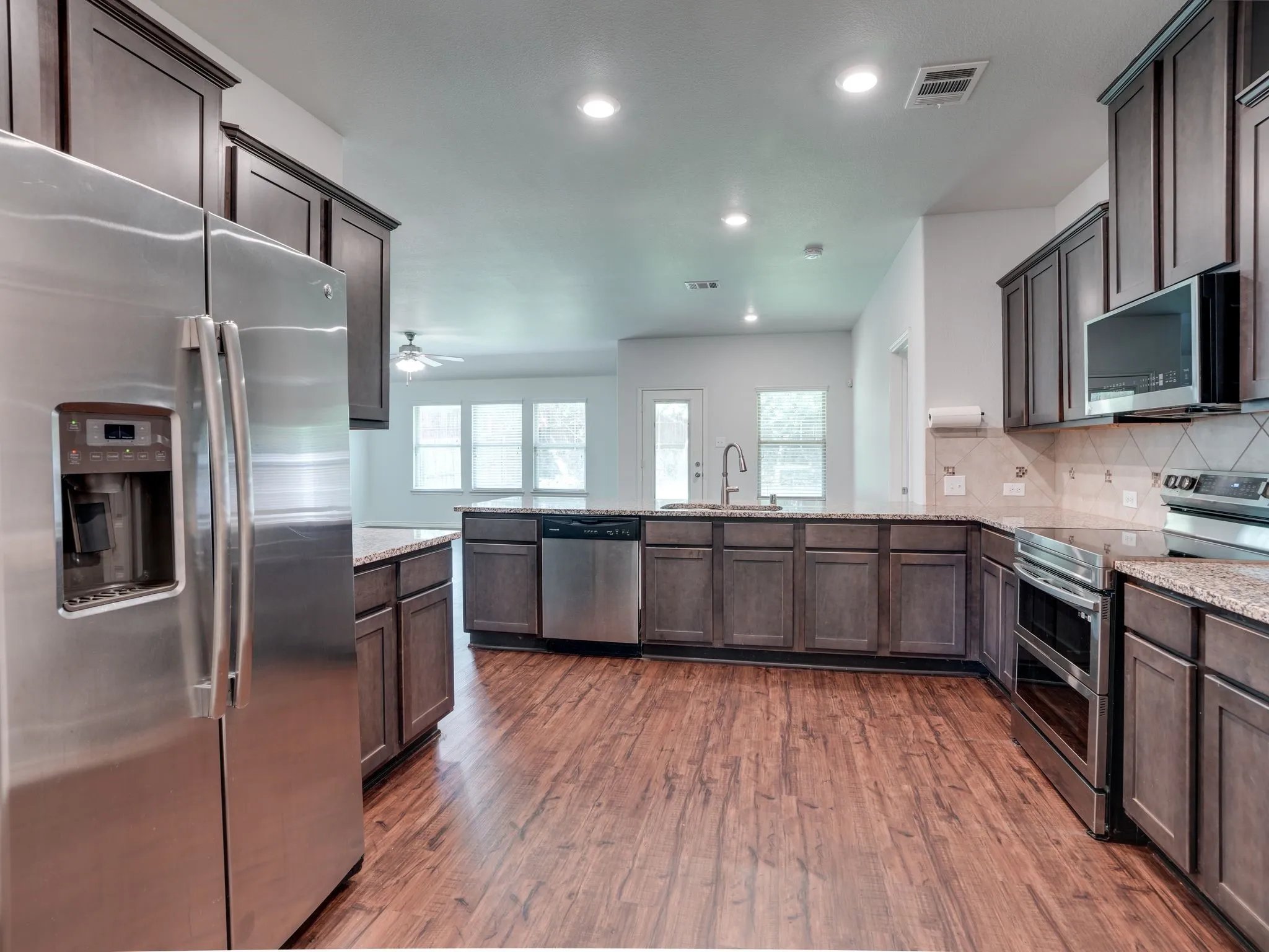 Single Family Residence For Rent in Denton County , 2929 Brazos Drive, Little Elm, Texas 75068, 4 Bedroom, 2 Bathroom, 2 Garage spaces, 1,872 Sqft, built in 2018, mls#21347389, Real Estate Agent in Little Elm, Homes For Rent in Denton county, Homes For Rent in Little Elm, Realtor in Little Elm Texas, Real Estate Brokerage Independent Realty Texas, Luminita Cordes Realtor