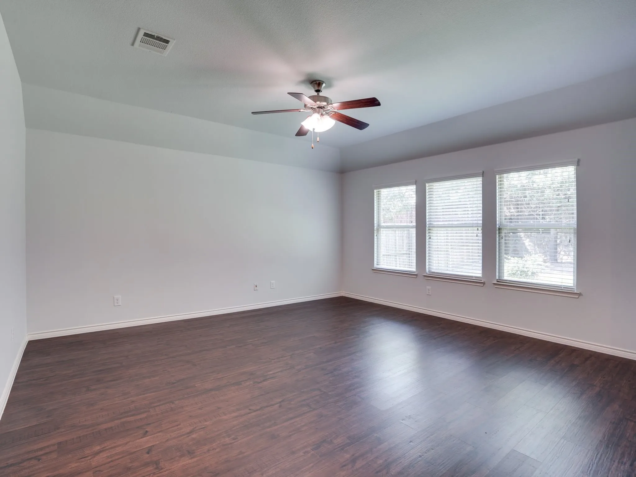 Single Family Residence For Rent in Denton County , 2929 Brazos Drive, Little Elm, Texas 75068, 4 Bedroom, 2 Bathroom, 2 Garage spaces, 1,872 Sqft, built in 2018, mls#21347389, Real Estate Agent in Little Elm, Homes For Rent in Denton county, Homes For Rent in Little Elm, Realtor in Little Elm Texas, Real Estate Brokerage Independent Realty Texas, Luminita Cordes Realtor