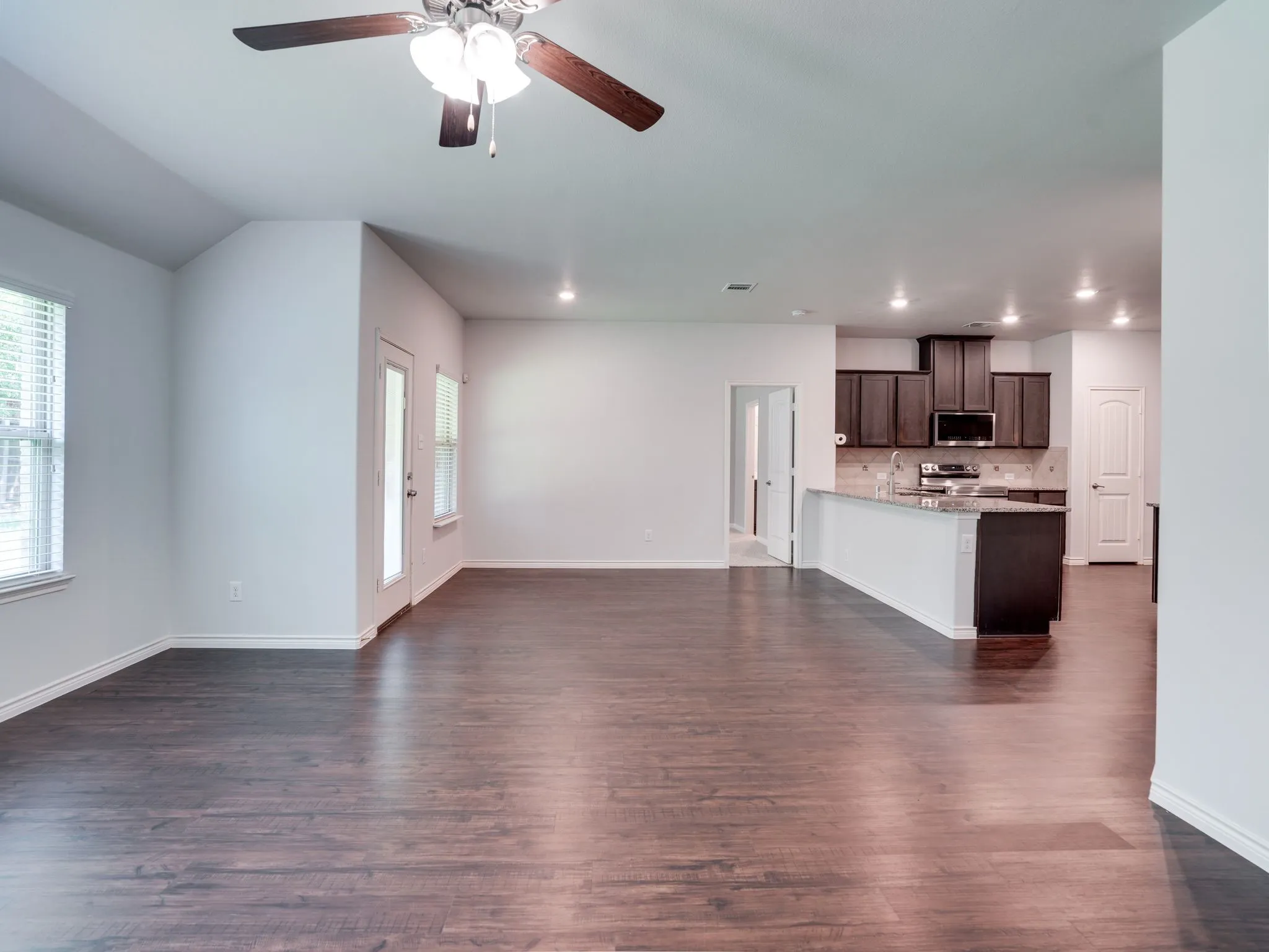 Single Family Residence For Rent in Denton County , 2929 Brazos Drive, Little Elm, Texas 75068, 4 Bedroom, 2 Bathroom, 2 Garage spaces, 1,872 Sqft, built in 2018, mls#21347389, Real Estate Agent in Little Elm, Homes For Rent in Denton county, Homes For Rent in Little Elm, Realtor in Little Elm Texas, Real Estate Brokerage Independent Realty Texas, Luminita Cordes Realtor