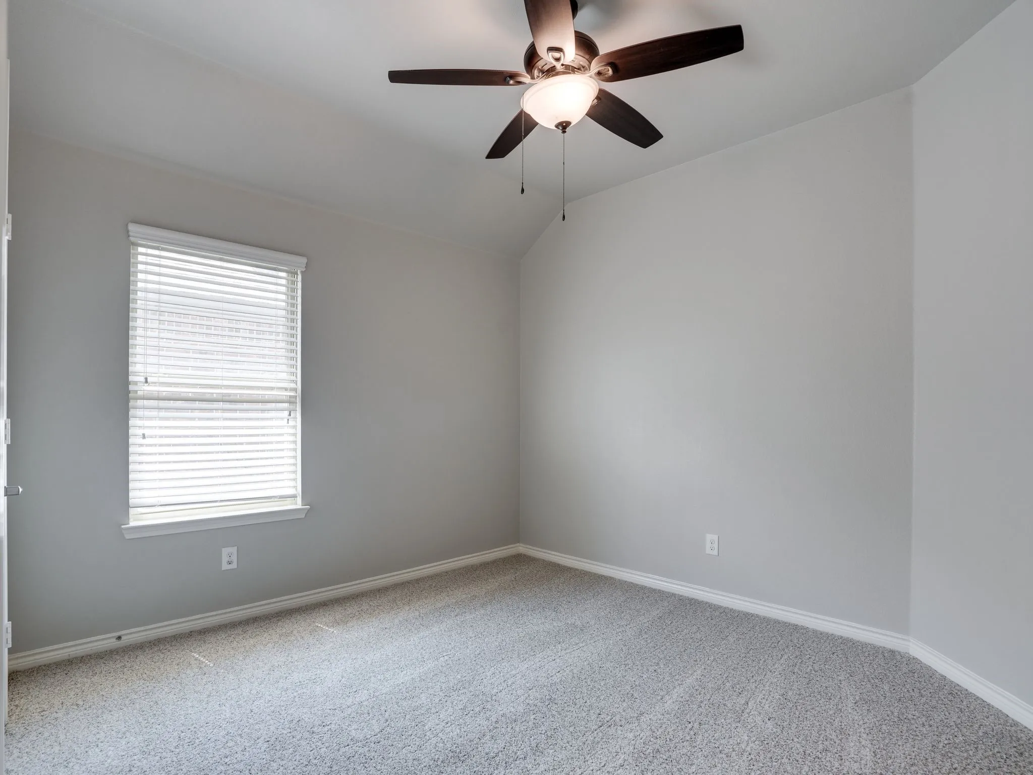 Single Family Residence For Rent in Denton County , 2929 Brazos Drive, Little Elm, Texas 75068, 4 Bedroom, 2 Bathroom, 2 Garage spaces, 1,872 Sqft, built in 2018, mls#21347389, Real Estate Agent in Little Elm, Homes For Rent in Denton county, Homes For Rent in Little Elm, Realtor in Little Elm Texas, Real Estate Brokerage Independent Realty Texas, Luminita Cordes Realtor