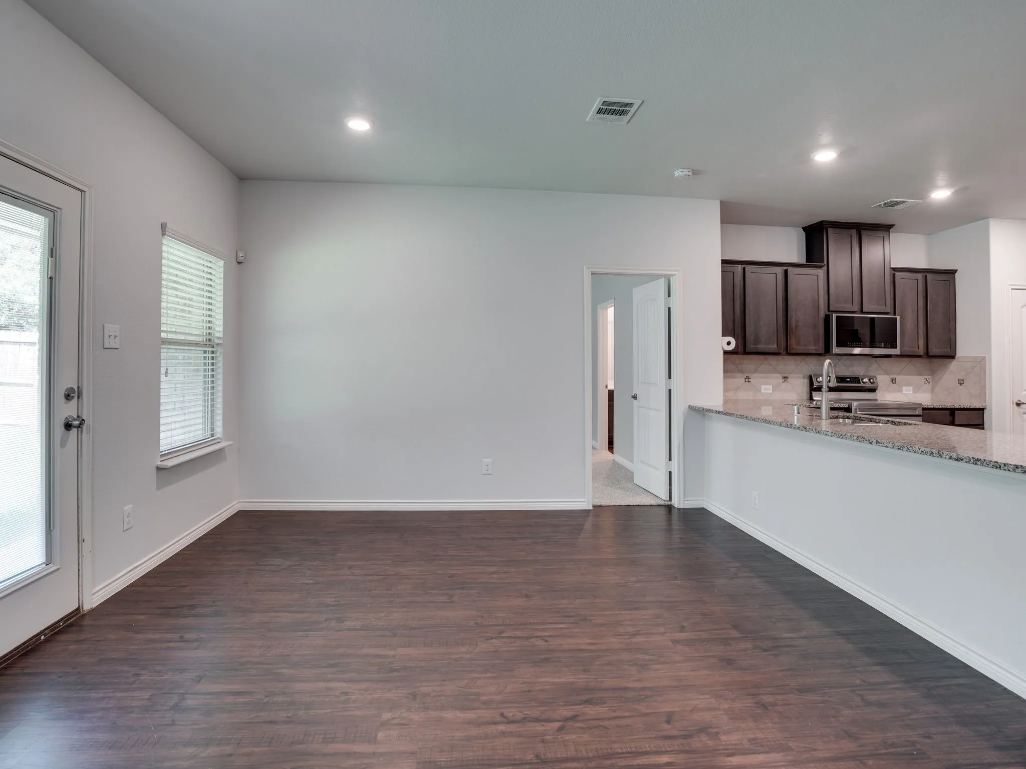Single Family Residence For Rent in Denton County , 2929 Brazos Drive, Little Elm, Texas 75068, 4 Bedroom, 2 Bathroom, 2 Garage spaces, 1,872 Sqft, built in 2018, mls#21347389, Real Estate Agent in Little Elm, Homes For Rent in Denton county, Homes For Rent in Little Elm, Realtor in Little Elm Texas, Real Estate Brokerage Independent Realty Texas, Luminita Cordes Realtor