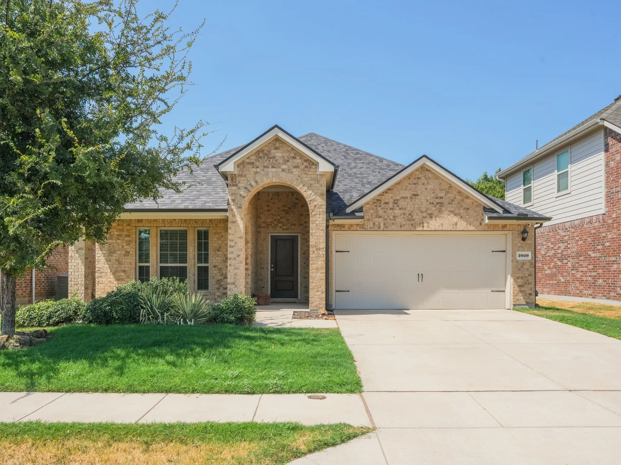 Single Family Residence For Rent in Denton County , 2929 Brazos Drive, Little Elm, Texas 75068, 4 Bedroom, 2 Bathroom, 2 Garage spaces, 1,872 Sqft, built in 2018, mls#21347389, Real Estate Agent in Little Elm, Homes For Rent in Denton county, Homes For Rent in Little Elm, Realtor in Little Elm Texas, Real Estate Brokerage Independent Realty Texas, Luminita Cordes Realtor