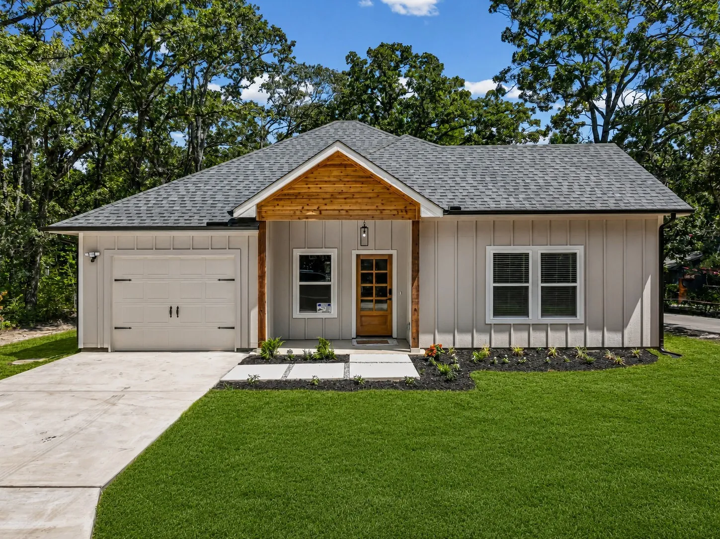 Single Family Residence For Sale in Henderson County , 113 Nina Street, Payne Springs, Texas 75156, 3 Bedroom, 3 Bathroom, 1 Garage spaces, 1,692 Sqft, built in 2026, mls#21347215, Real Estate Agent in Payne Springs, Homes For Sale in Henderson county, Homes For Sale in Payne Springs, Realtor in Payne Springs Texas, Real Estate Brokerage Independent Realty Texas, Luminita Cordes Realtor