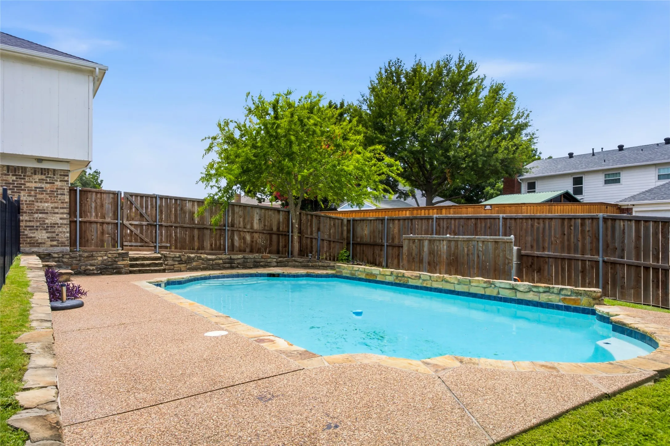 Single Family Residence For Sale in Denton County , 2060 Briarcliff Road, Lewisville, Texas 75067, 4 Bedroom, 3 Bathroom, 2 Garage spaces, 2,418 Sqft, built in 1989, mls#21347679, Real Estate Agent in Lewisville, Homes For Sale in Denton county, Homes For Sale in Lewisville, Realtor in Lewisville Texas, Real Estate Brokerage Independent Realty Texas, Luminita Cordes Realtor
