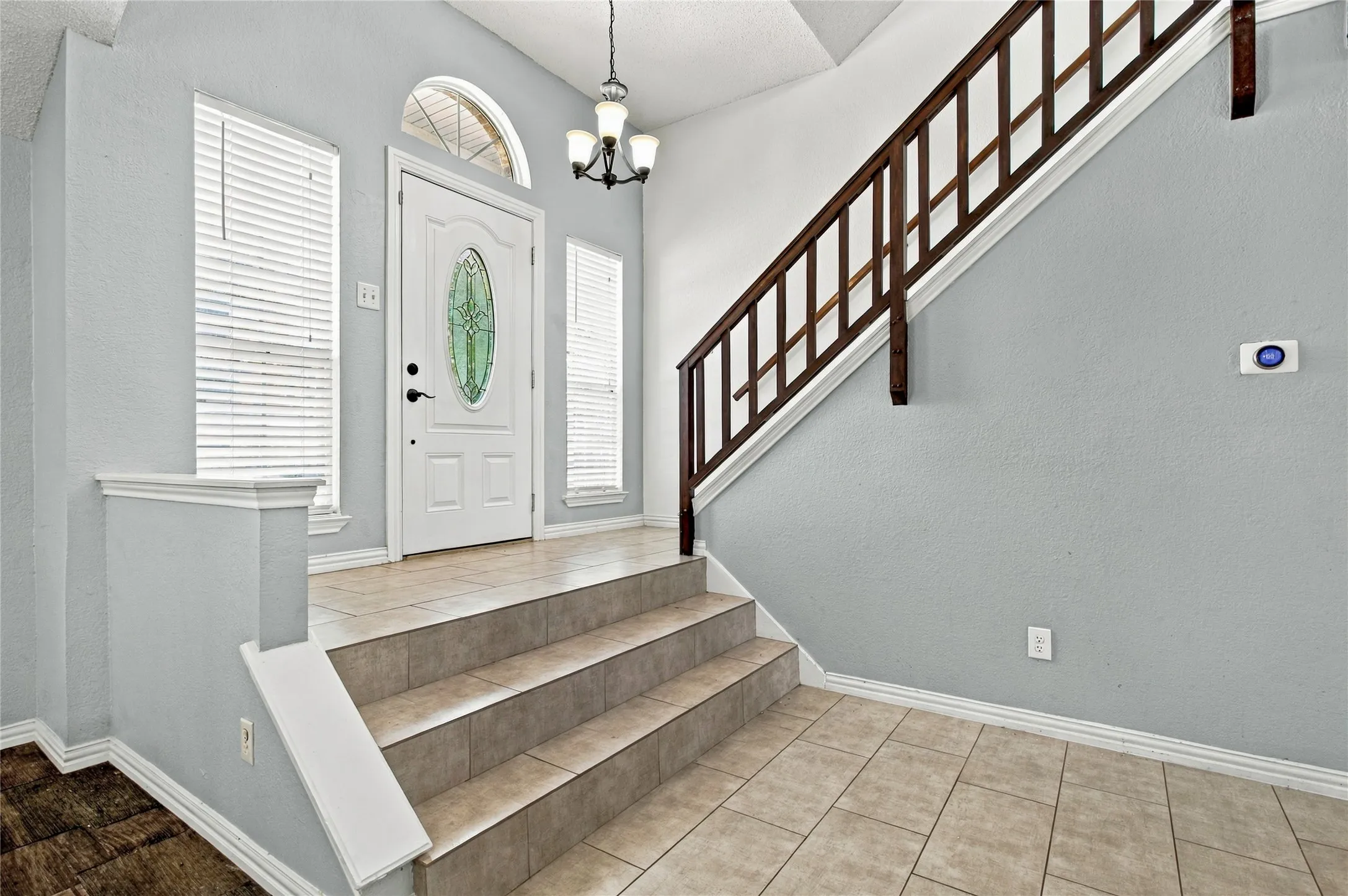 Single Family Residence For Sale in Denton County , 2060 Briarcliff Road, Lewisville, Texas 75067, 4 Bedroom, 3 Bathroom, 2 Garage spaces, 2,418 Sqft, built in 1989, mls#21347679, Real Estate Agent in Lewisville, Homes For Sale in Denton county, Homes For Sale in Lewisville, Realtor in Lewisville Texas, Real Estate Brokerage Independent Realty Texas, Luminita Cordes Realtor
