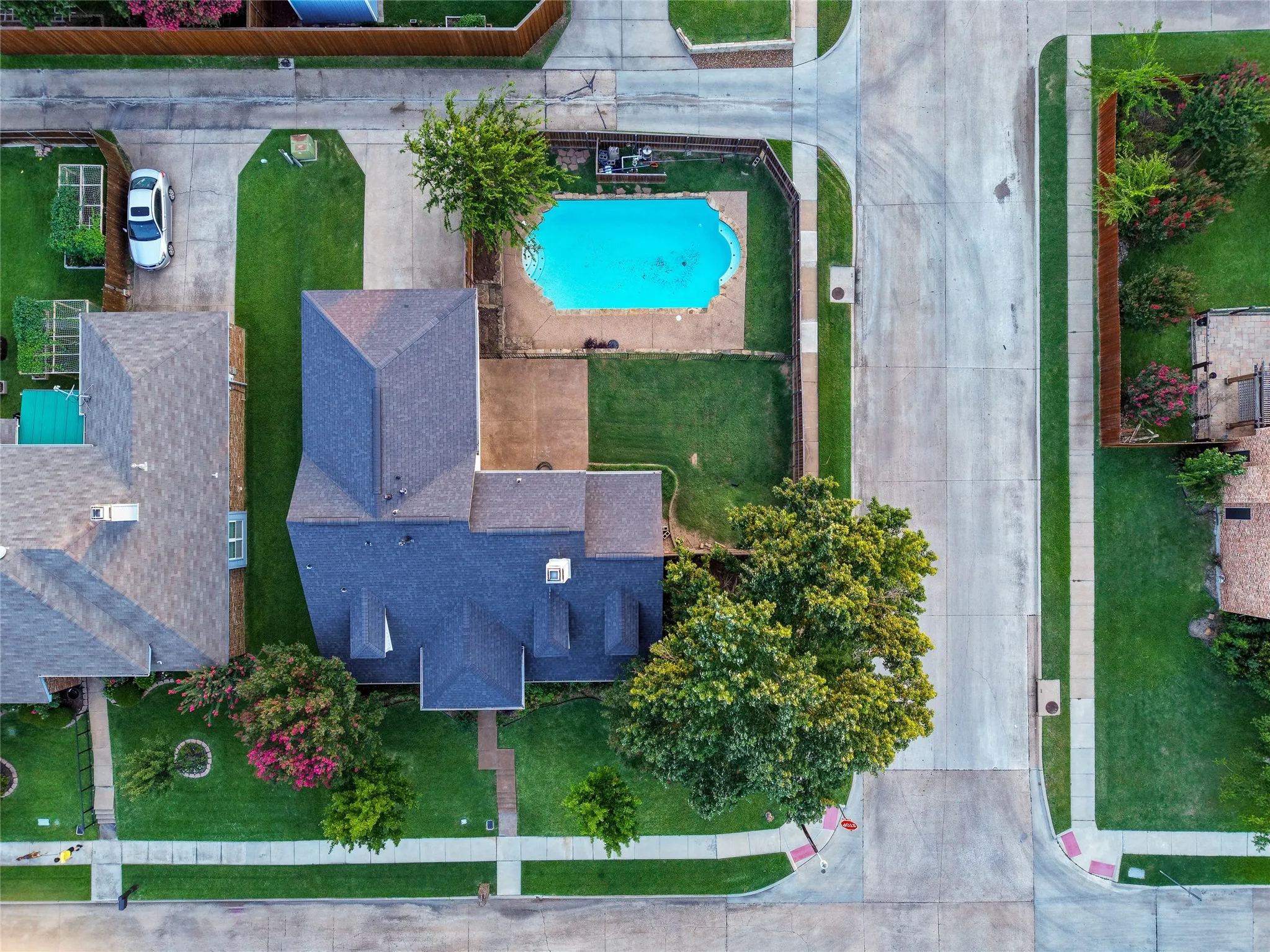 Single Family Residence For Sale in Denton County , 2060 Briarcliff Road, Lewisville, Texas 75067, 4 Bedroom, 3 Bathroom, 2 Garage spaces, 2,418 Sqft, built in 1989, mls#21347679, Real Estate Agent in Lewisville, Homes For Sale in Denton county, Homes For Sale in Lewisville, Realtor in Lewisville Texas, Real Estate Brokerage Independent Realty Texas, Luminita Cordes Realtor