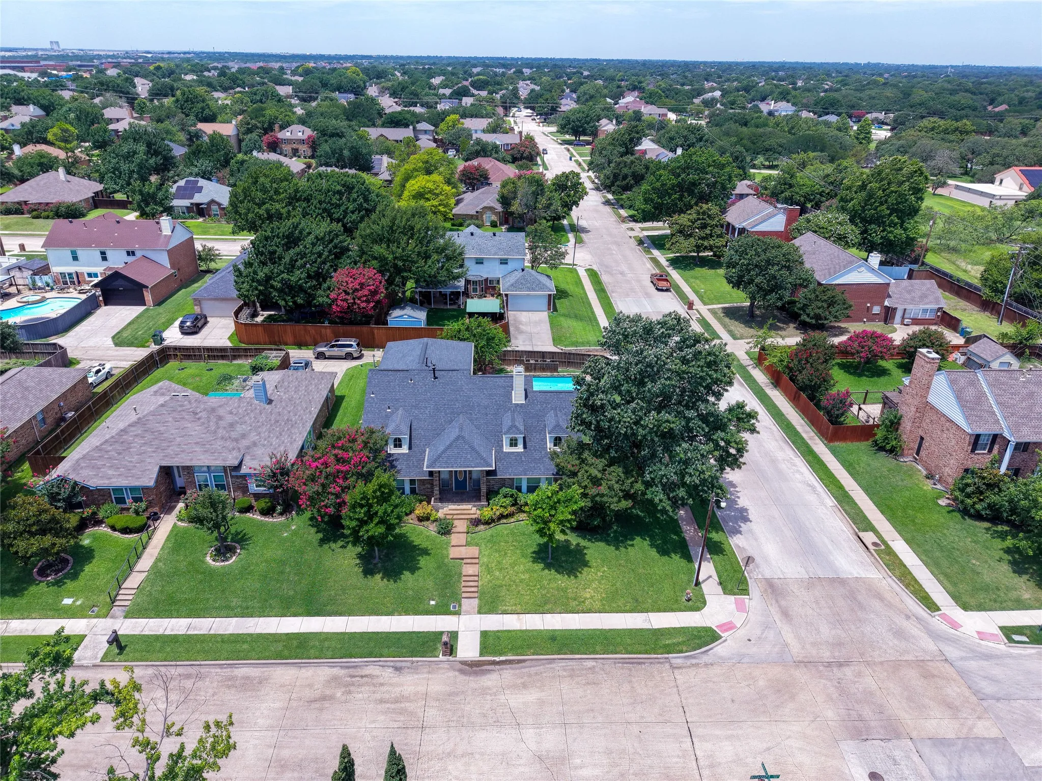 Single Family Residence For Sale in Denton County , 2060 Briarcliff Road, Lewisville, Texas 75067, 4 Bedroom, 3 Bathroom, 2 Garage spaces, 2,418 Sqft, built in 1989, mls#21347679, Real Estate Agent in Lewisville, Homes For Sale in Denton county, Homes For Sale in Lewisville, Realtor in Lewisville Texas, Real Estate Brokerage Independent Realty Texas, Luminita Cordes Realtor