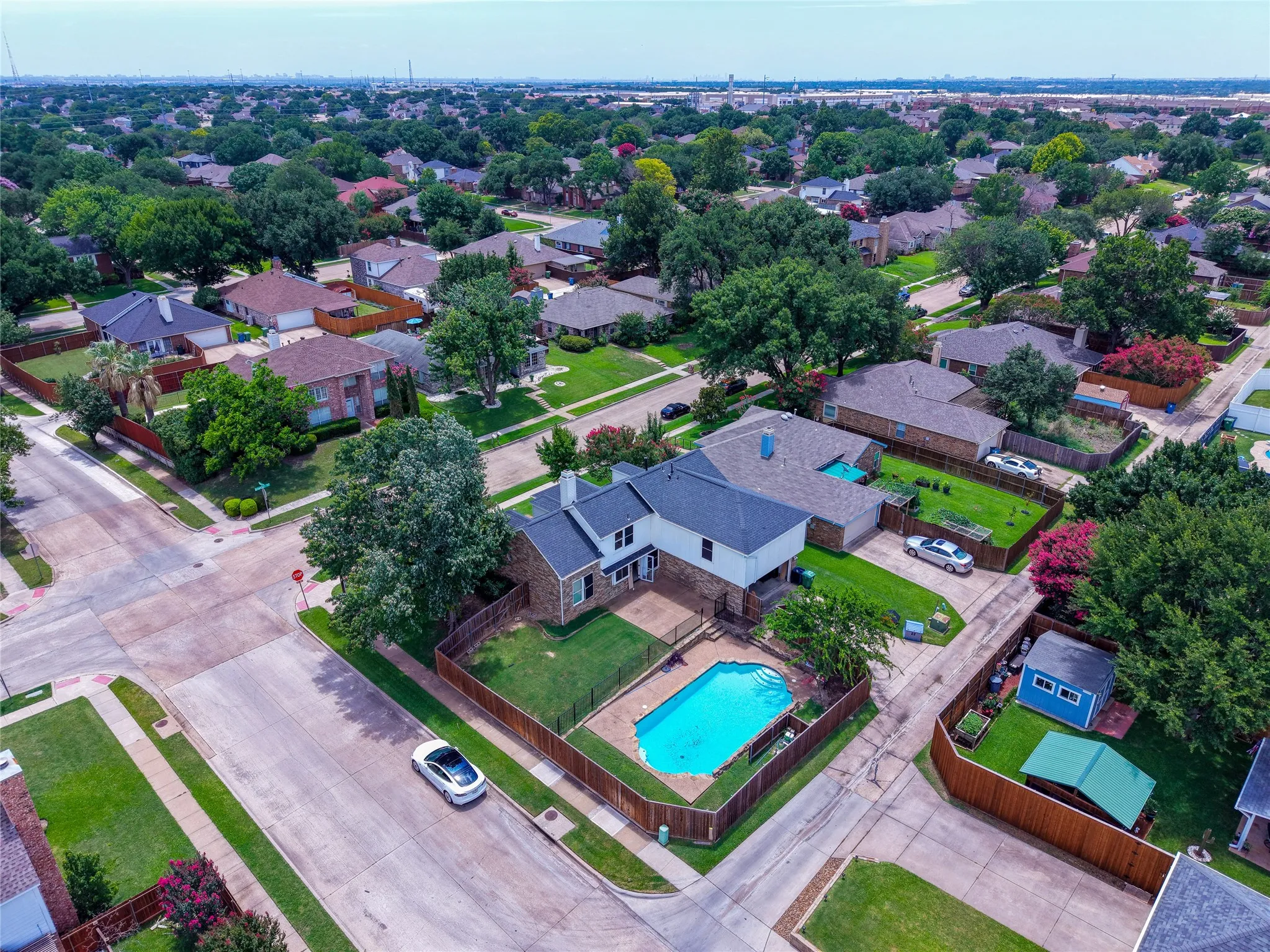 Single Family Residence For Sale in Denton County , 2060 Briarcliff Road, Lewisville, Texas 75067, 4 Bedroom, 3 Bathroom, 2 Garage spaces, 2,418 Sqft, built in 1989, mls#21347679, Real Estate Agent in Lewisville, Homes For Sale in Denton county, Homes For Sale in Lewisville, Realtor in Lewisville Texas, Real Estate Brokerage Independent Realty Texas, Luminita Cordes Realtor