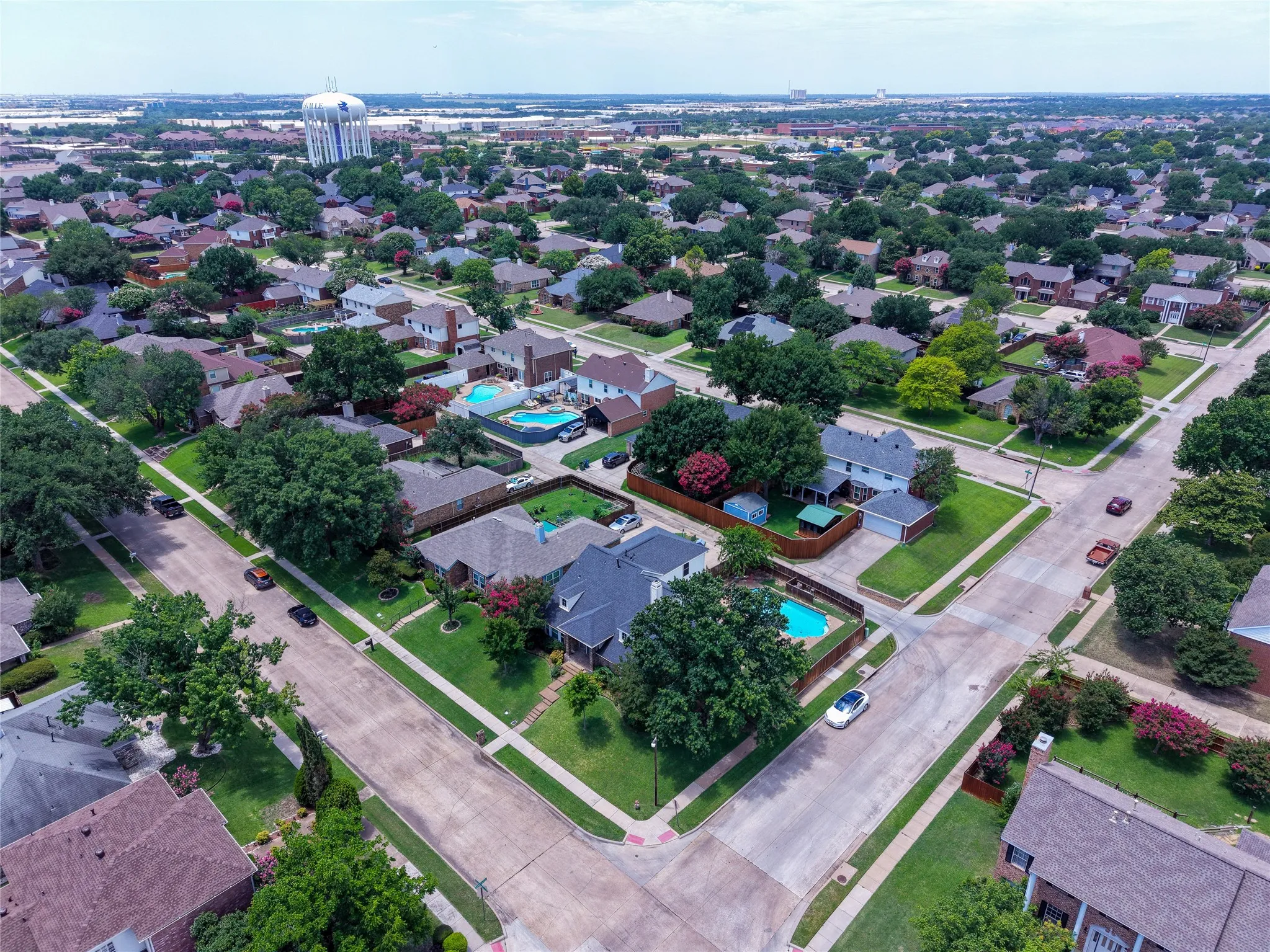 Single Family Residence For Sale in Denton County , 2060 Briarcliff Road, Lewisville, Texas 75067, 4 Bedroom, 3 Bathroom, 2 Garage spaces, 2,418 Sqft, built in 1989, mls#21347679, Real Estate Agent in Lewisville, Homes For Sale in Denton county, Homes For Sale in Lewisville, Realtor in Lewisville Texas, Real Estate Brokerage Independent Realty Texas, Luminita Cordes Realtor