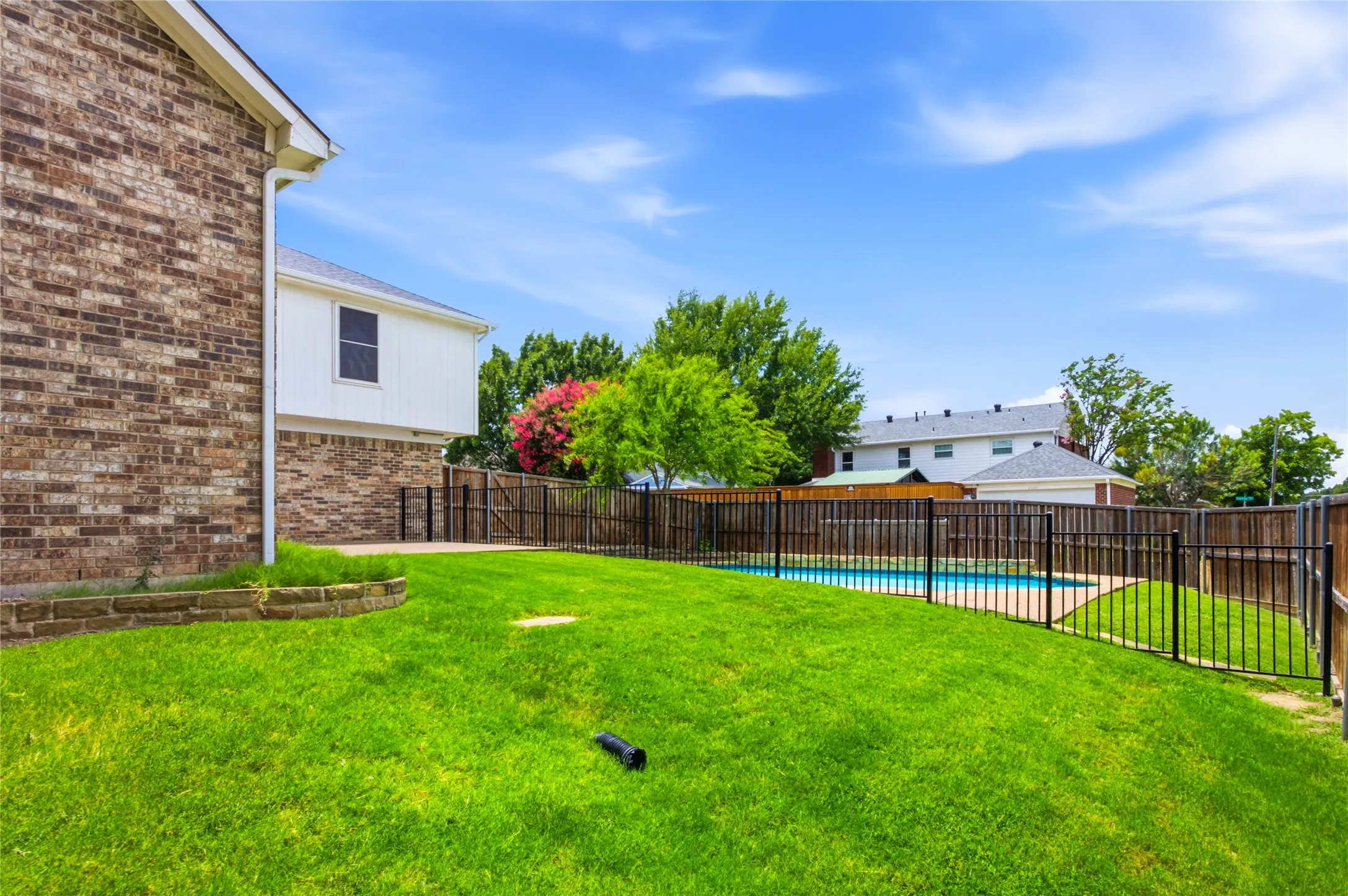 Single Family Residence For Sale in Denton County , 2060 Briarcliff Road, Lewisville, Texas 75067, 4 Bedroom, 3 Bathroom, 2 Garage spaces, 2,418 Sqft, built in 1989, mls#21347679, Real Estate Agent in Lewisville, Homes For Sale in Denton county, Homes For Sale in Lewisville, Realtor in Lewisville Texas, Real Estate Brokerage Independent Realty Texas, Luminita Cordes Realtor