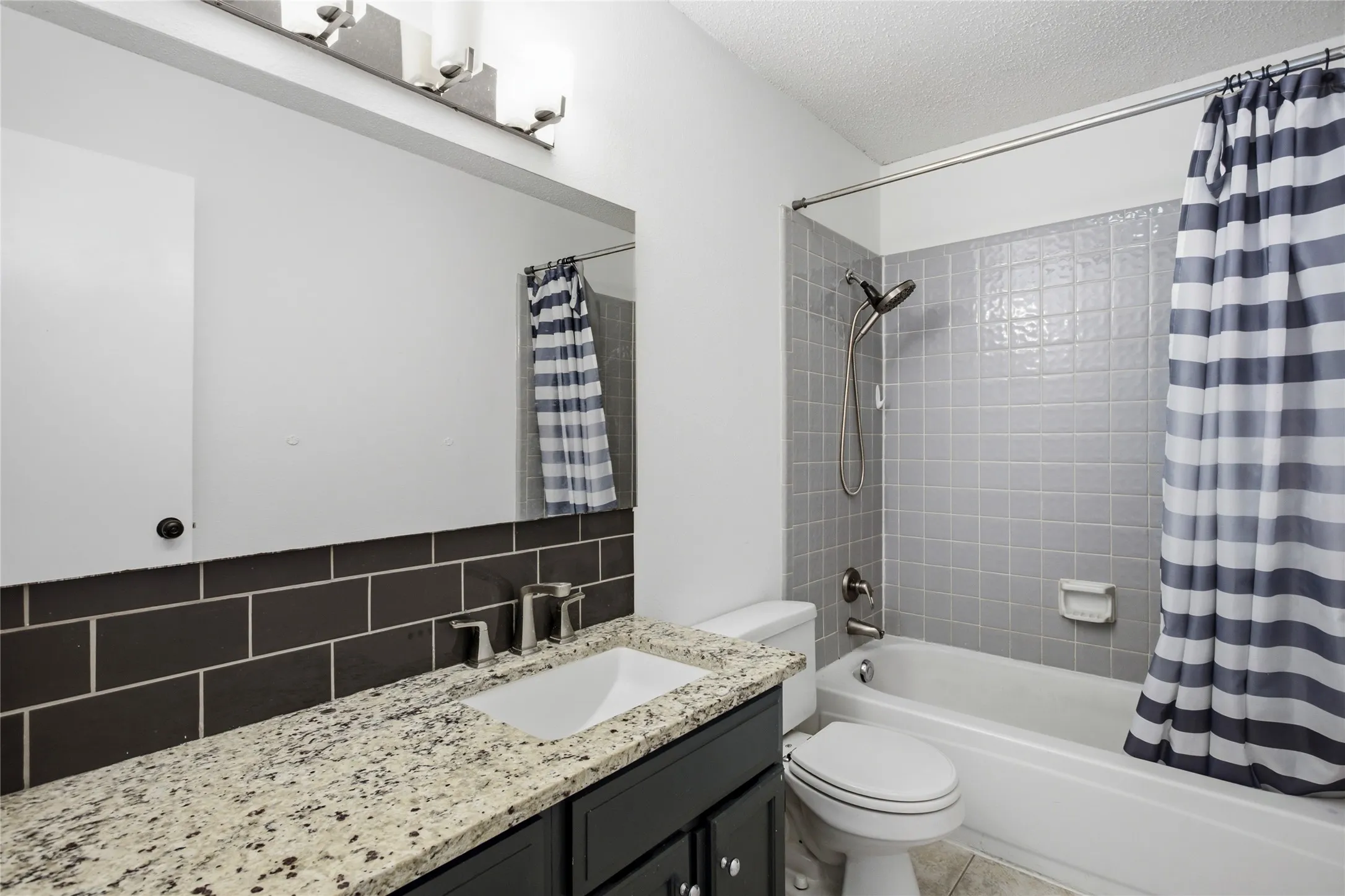 Single Family Residence For Sale in Denton County , 2060 Briarcliff Road, Lewisville, Texas 75067, 4 Bedroom, 3 Bathroom, 2 Garage spaces, 2,418 Sqft, built in 1989, mls#21347679, Real Estate Agent in Lewisville, Homes For Sale in Denton county, Homes For Sale in Lewisville, Realtor in Lewisville Texas, Real Estate Brokerage Independent Realty Texas, Luminita Cordes Realtor
