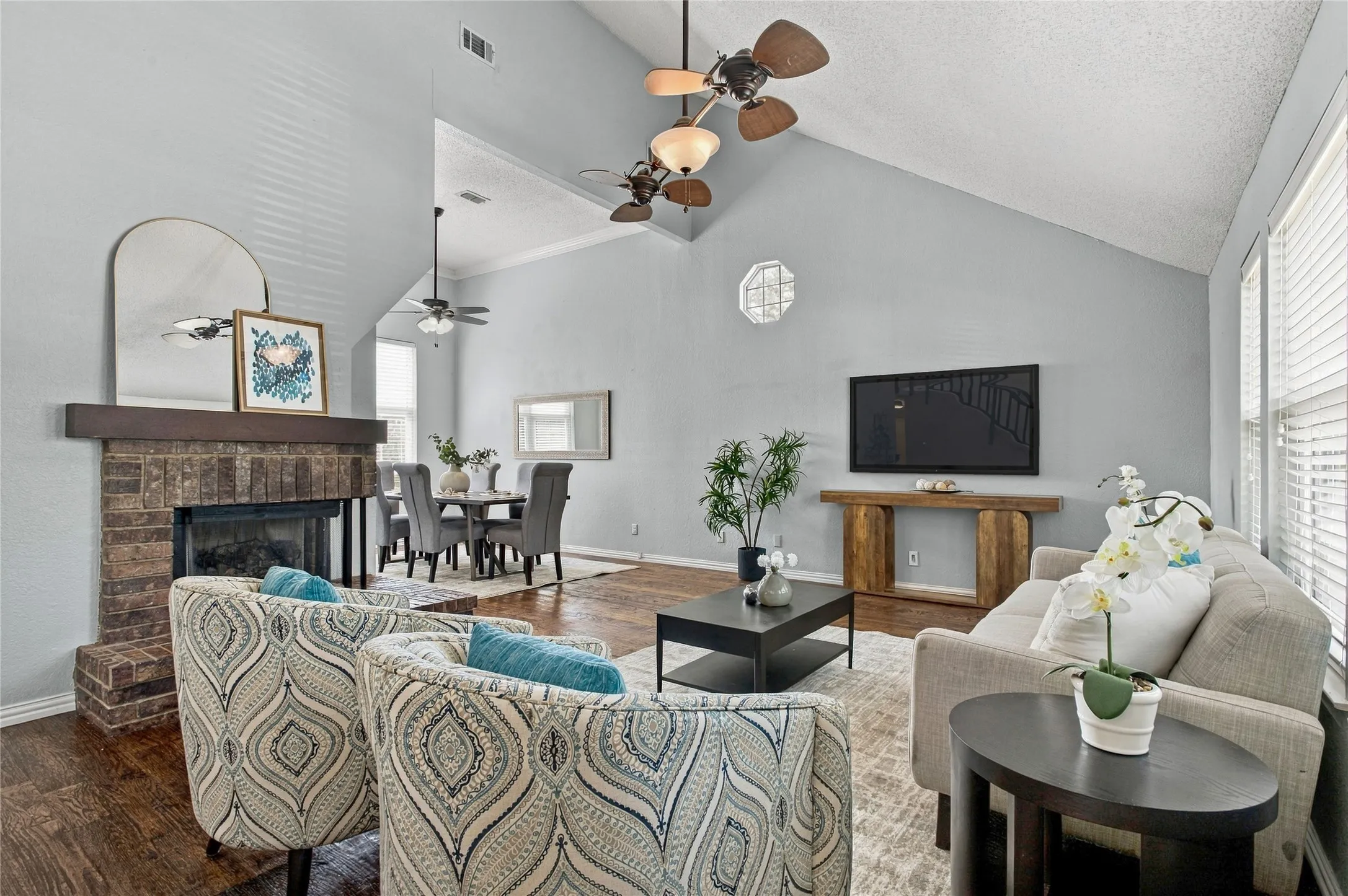 Single Family Residence For Sale in Denton County , 2060 Briarcliff Road, Lewisville, Texas 75067, 4 Bedroom, 3 Bathroom, 2 Garage spaces, 2,418 Sqft, built in 1989, mls#21347679, Real Estate Agent in Lewisville, Homes For Sale in Denton county, Homes For Sale in Lewisville, Realtor in Lewisville Texas, Real Estate Brokerage Independent Realty Texas, Luminita Cordes Realtor