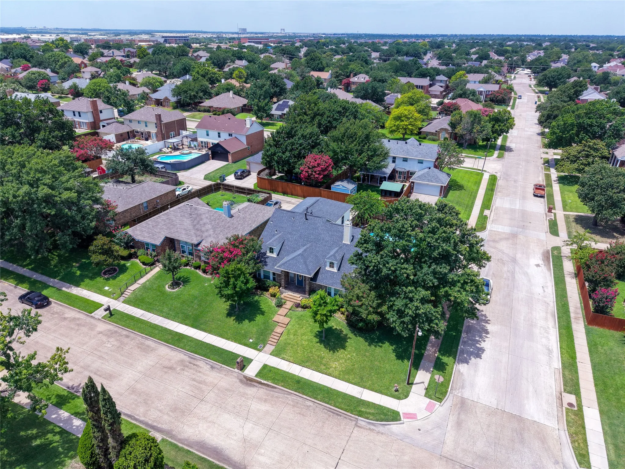 Single Family Residence For Sale in Denton County , 2060 Briarcliff Road, Lewisville, Texas 75067, 4 Bedroom, 3 Bathroom, 2 Garage spaces, 2,418 Sqft, built in 1989, mls#21347679, Real Estate Agent in Lewisville, Homes For Sale in Denton county, Homes For Sale in Lewisville, Realtor in Lewisville Texas, Real Estate Brokerage Independent Realty Texas, Luminita Cordes Realtor