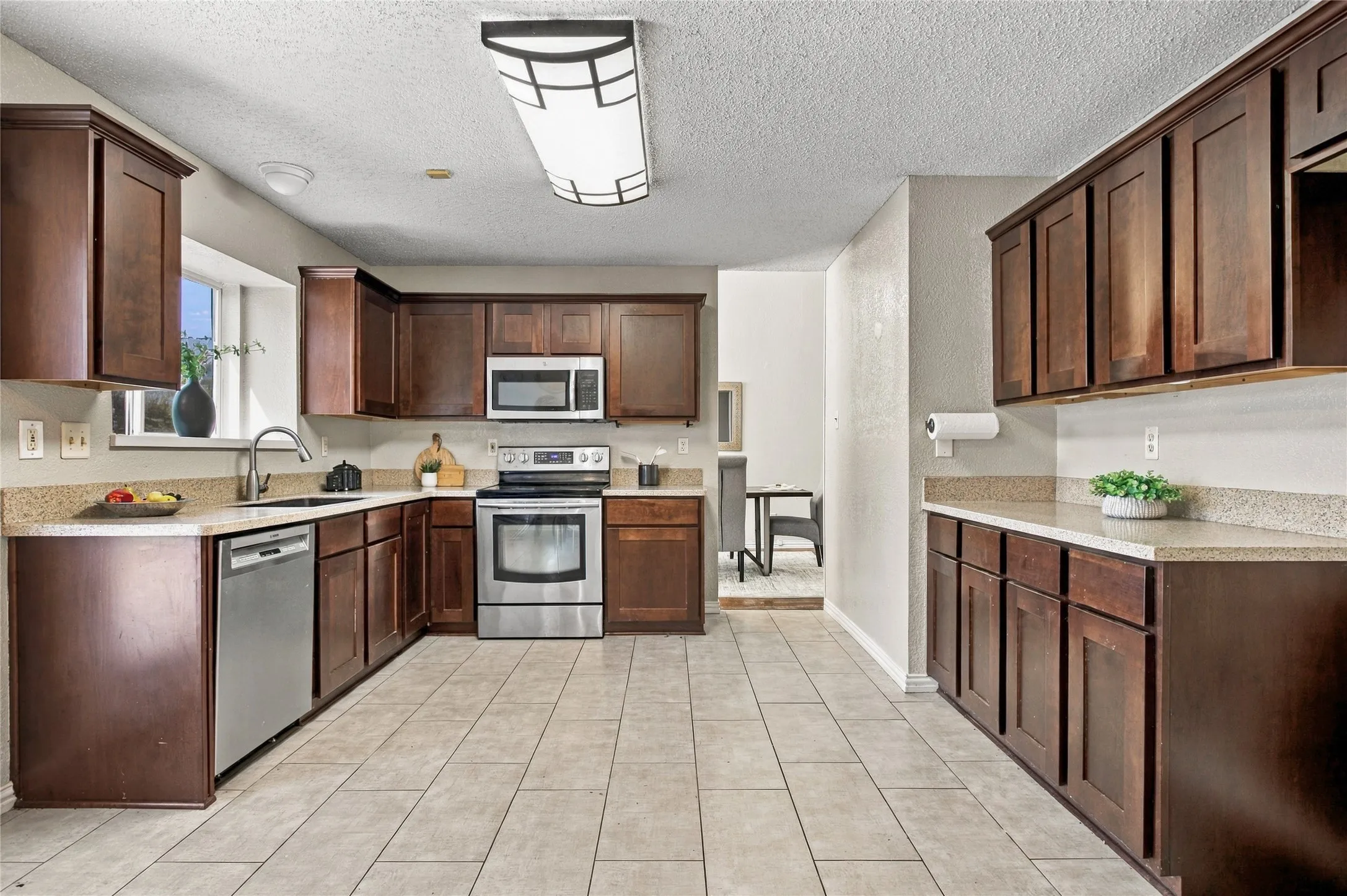 Single Family Residence For Sale in Denton County , 2060 Briarcliff Road, Lewisville, Texas 75067, 4 Bedroom, 3 Bathroom, 2 Garage spaces, 2,418 Sqft, built in 1989, mls#21347679, Real Estate Agent in Lewisville, Homes For Sale in Denton county, Homes For Sale in Lewisville, Realtor in Lewisville Texas, Real Estate Brokerage Independent Realty Texas, Luminita Cordes Realtor
