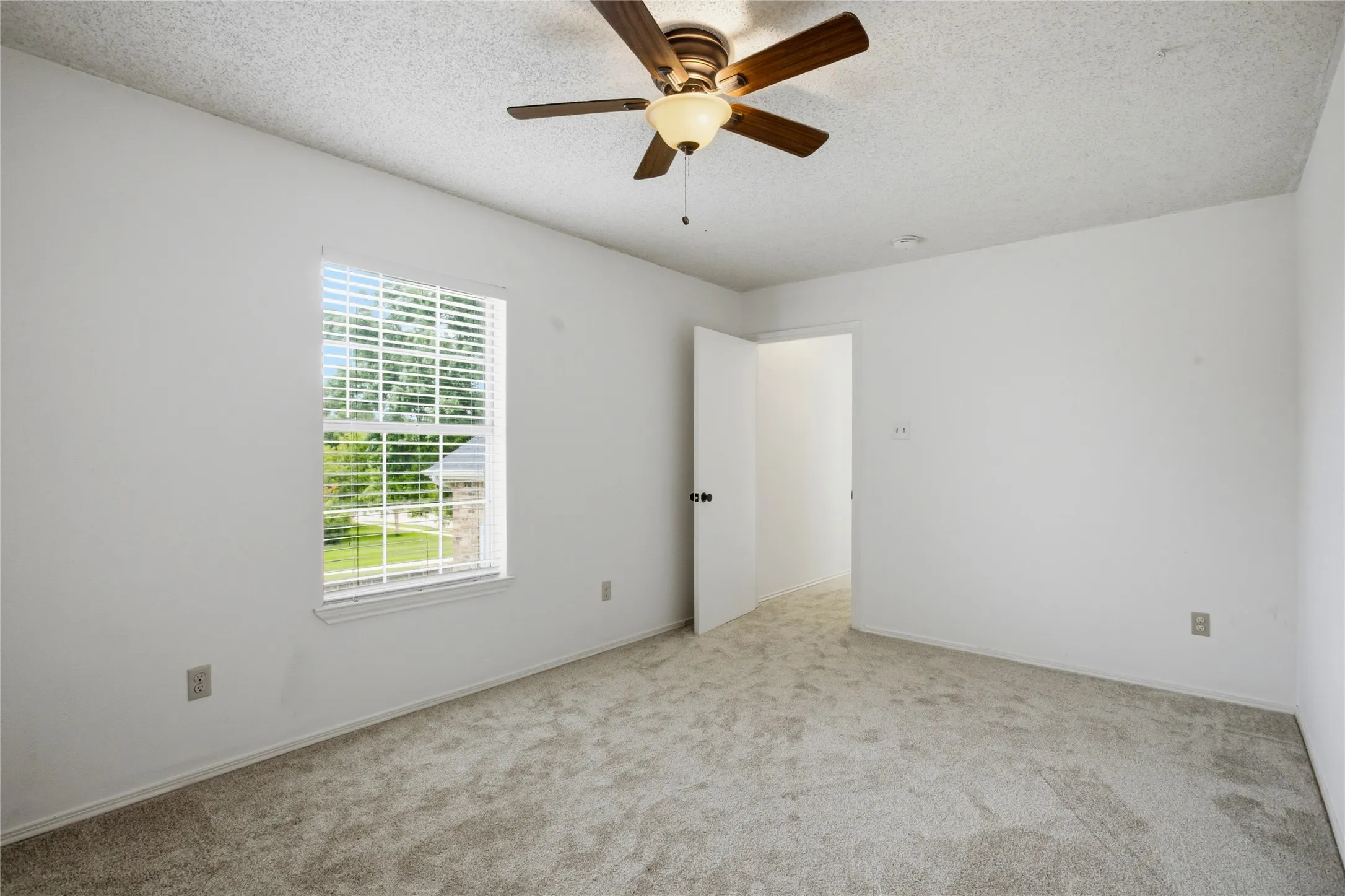 Single Family Residence For Sale in Denton County , 2060 Briarcliff Road, Lewisville, Texas 75067, 4 Bedroom, 3 Bathroom, 2 Garage spaces, 2,418 Sqft, built in 1989, mls#21347679, Real Estate Agent in Lewisville, Homes For Sale in Denton county, Homes For Sale in Lewisville, Realtor in Lewisville Texas, Real Estate Brokerage Independent Realty Texas, Luminita Cordes Realtor