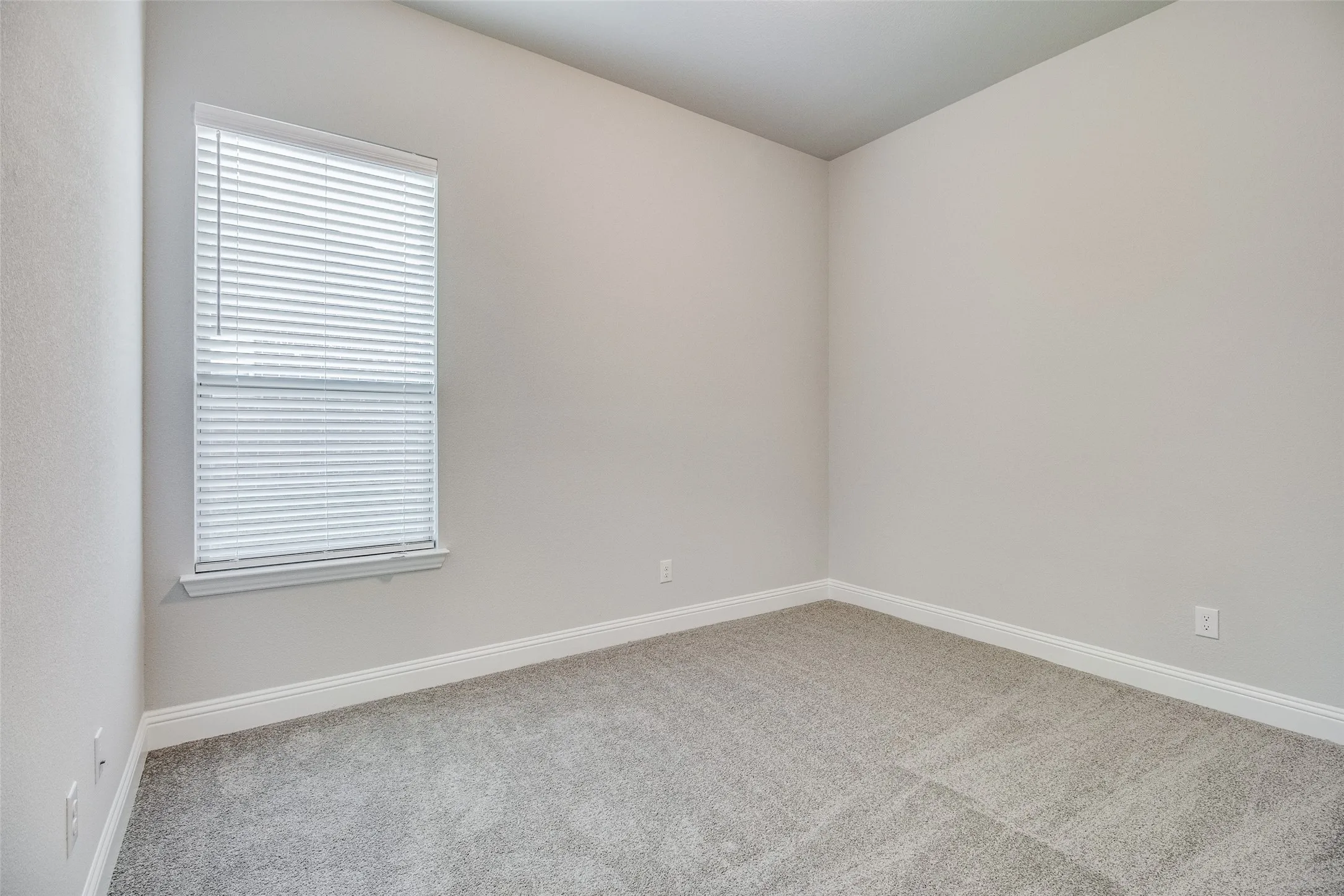 Single Family Residence For Rent in Collin County , 613 Cowboy Way, Anna, Texas 75409, 3 Bedroom, 3 Bathroom, 2 Garage spaces, 2,213 Sqft, built in 2022, mls#21347680, Real Estate Agent in Anna, Homes For Rent in Collin county, Homes For Rent in Anna, Realtor in Anna Texas, Real Estate Brokerage Independent Realty Texas, Luminita Cordes Realtor