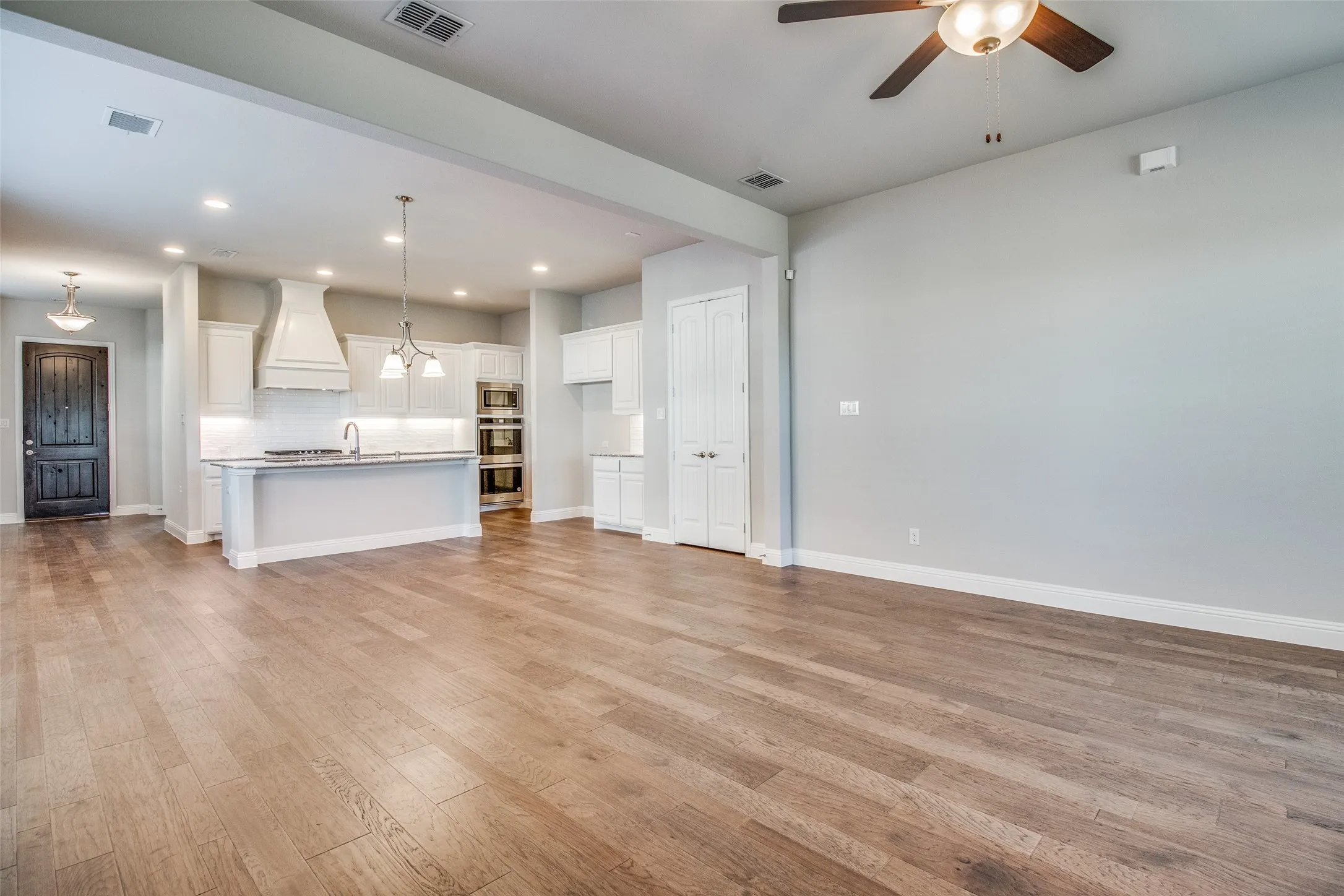 Single Family Residence For Rent in Collin County , 613 Cowboy Way, Anna, Texas 75409, 3 Bedroom, 3 Bathroom, 2 Garage spaces, 2,213 Sqft, built in 2022, mls#21347680, Real Estate Agent in Anna, Homes For Rent in Collin county, Homes For Rent in Anna, Realtor in Anna Texas, Real Estate Brokerage Independent Realty Texas, Luminita Cordes Realtor