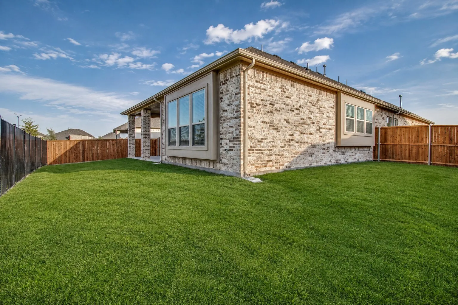 Single Family Residence For Rent in Collin County , 613 Cowboy Way, Anna, Texas 75409, 3 Bedroom, 3 Bathroom, 2 Garage spaces, 2,213 Sqft, built in 2022, mls#21347680, Real Estate Agent in Anna, Homes For Rent in Collin county, Homes For Rent in Anna, Realtor in Anna Texas, Real Estate Brokerage Independent Realty Texas, Luminita Cordes Realtor