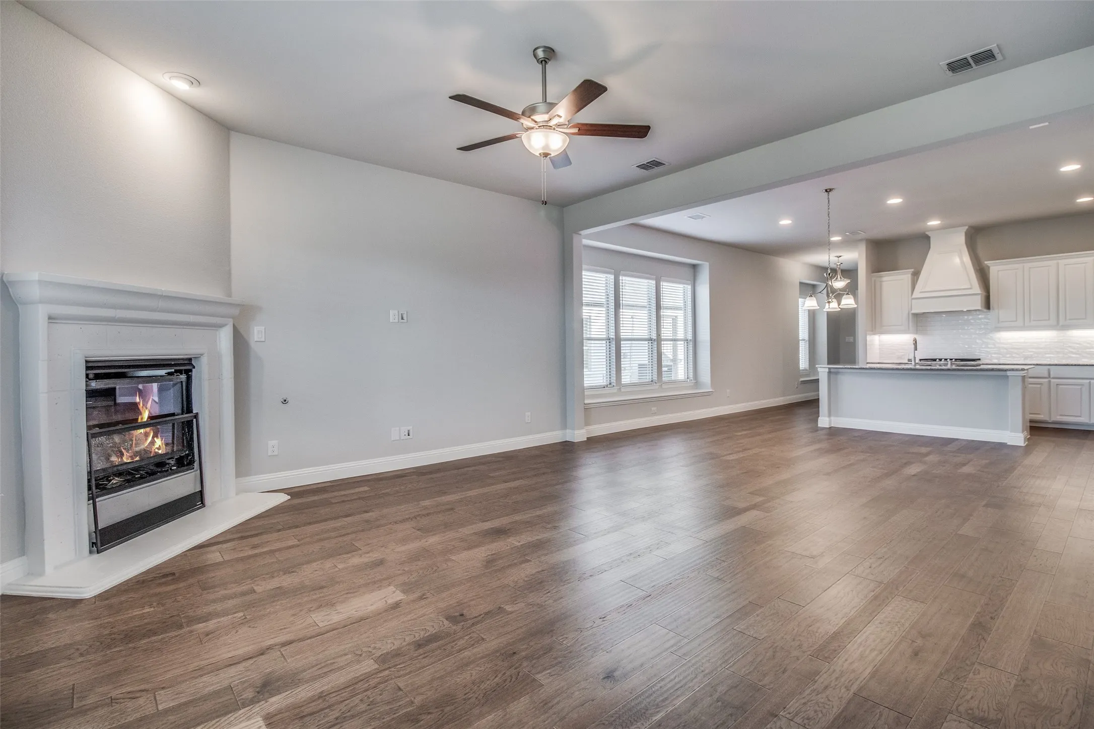 Single Family Residence For Rent in Collin County , 613 Cowboy Way, Anna, Texas 75409, 3 Bedroom, 3 Bathroom, 2 Garage spaces, 2,213 Sqft, built in 2022, mls#21347680, Real Estate Agent in Anna, Homes For Rent in Collin county, Homes For Rent in Anna, Realtor in Anna Texas, Real Estate Brokerage Independent Realty Texas, Luminita Cordes Realtor
