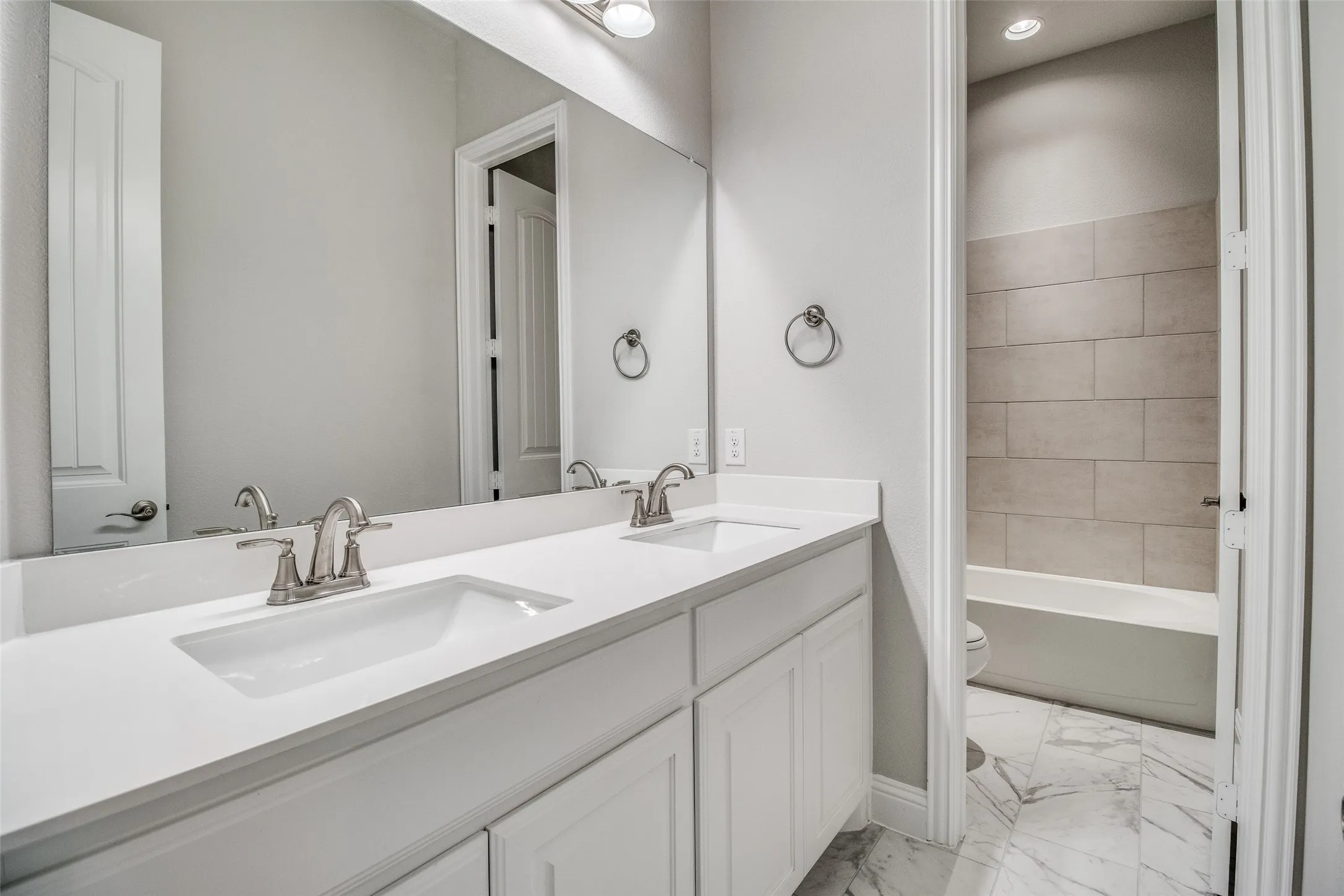 Single Family Residence For Rent in Collin County , 613 Cowboy Way, Anna, Texas 75409, 3 Bedroom, 3 Bathroom, 2 Garage spaces, 2,213 Sqft, built in 2022, mls#21347680, Real Estate Agent in Anna, Homes For Rent in Collin county, Homes For Rent in Anna, Realtor in Anna Texas, Real Estate Brokerage Independent Realty Texas, Luminita Cordes Realtor