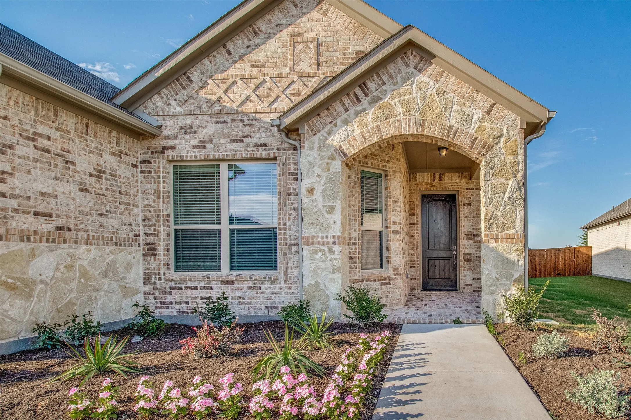 Single Family Residence For Rent in Collin County , 613 Cowboy Way, Anna, Texas 75409, 3 Bedroom, 3 Bathroom, 2 Garage spaces, 2,213 Sqft, built in 2022, mls#21347680, Real Estate Agent in Anna, Homes For Rent in Collin county, Homes For Rent in Anna, Realtor in Anna Texas, Real Estate Brokerage Independent Realty Texas, Luminita Cordes Realtor