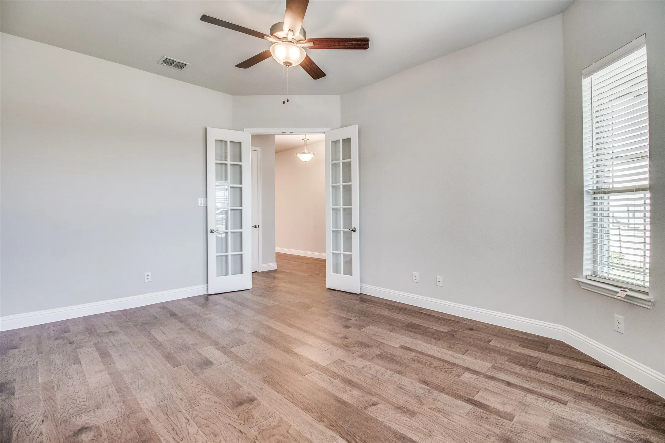 Single Family Residence For Rent in Collin County , 613 Cowboy Way, Anna, Texas 75409, 3 Bedroom, 3 Bathroom, 2 Garage spaces, 2,213 Sqft, built in 2022, mls#21347680, Real Estate Agent in Anna, Homes For Rent in Collin county, Homes For Rent in Anna, Realtor in Anna Texas, Real Estate Brokerage Independent Realty Texas, Luminita Cordes Realtor