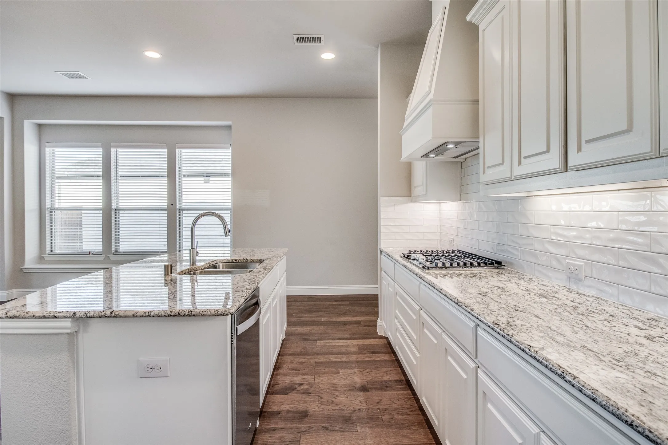 Single Family Residence For Rent in Collin County , 613 Cowboy Way, Anna, Texas 75409, 3 Bedroom, 3 Bathroom, 2 Garage spaces, 2,213 Sqft, built in 2022, mls#21347680, Real Estate Agent in Anna, Homes For Rent in Collin county, Homes For Rent in Anna, Realtor in Anna Texas, Real Estate Brokerage Independent Realty Texas, Luminita Cordes Realtor