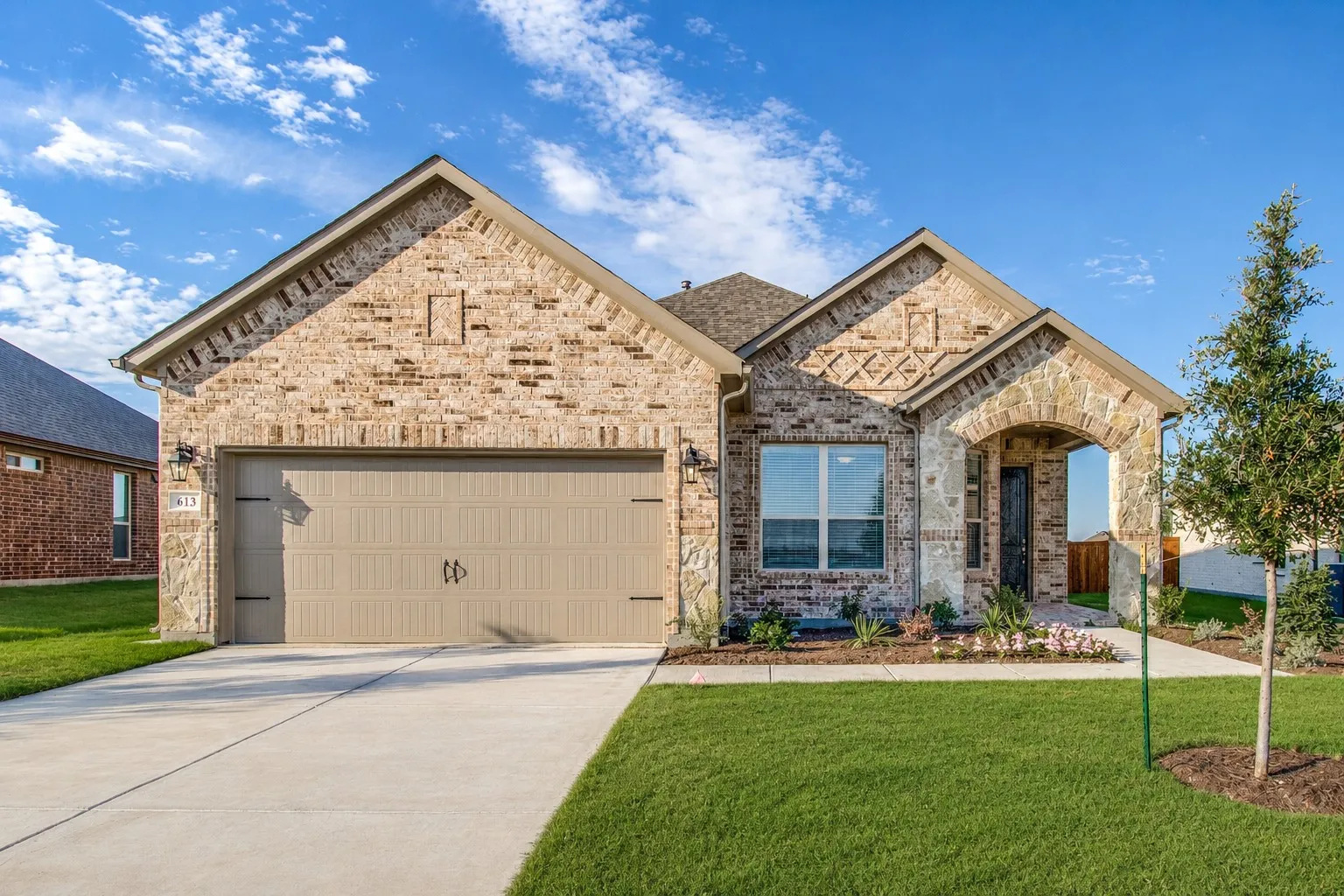 Single Family Residence For Rent in Collin County , 613 Cowboy Way, Anna, Texas 75409, 3 Bedroom, 3 Bathroom, 2 Garage spaces, 2,213 Sqft, built in 2022, mls#21347680, Real Estate Agent in Anna, Homes For Rent in Collin county, Homes For Rent in Anna, Realtor in Anna Texas, Real Estate Brokerage Independent Realty Texas, Luminita Cordes Realtor