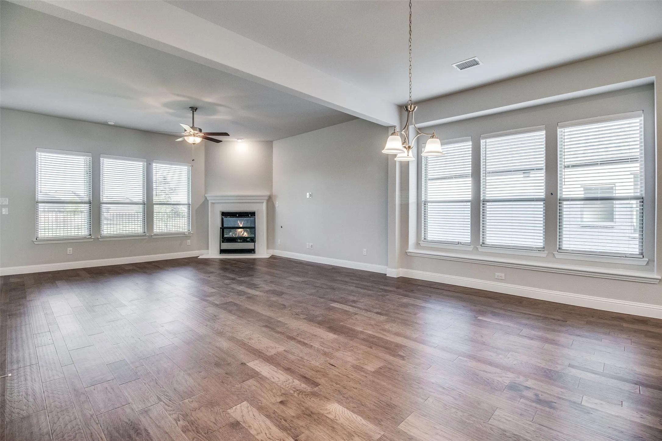 Single Family Residence For Rent in Collin County , 613 Cowboy Way, Anna, Texas 75409, 3 Bedroom, 3 Bathroom, 2 Garage spaces, 2,213 Sqft, built in 2022, mls#21347680, Real Estate Agent in Anna, Homes For Rent in Collin county, Homes For Rent in Anna, Realtor in Anna Texas, Real Estate Brokerage Independent Realty Texas, Luminita Cordes Realtor