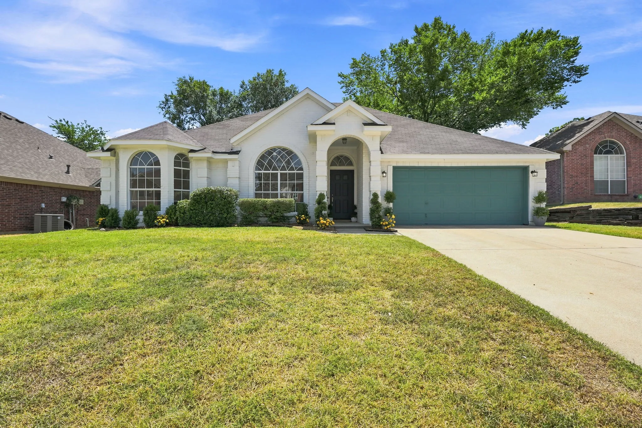 Single Family Residence For Sale in Tarrant County , 902 Santa Cruz, Keller, Texas 76248, 3 Bedroom, 2 Bathroom, 2 Garage spaces, 1,896 Sqft, built in 1992, mls#21345927, Real Estate Agent in Keller, Homes For Sale in Tarrant county, Homes For Sale in Keller, Realtor in Keller Texas, Real Estate Brokerage Independent Realty Texas, Luminita Cordes Realtor