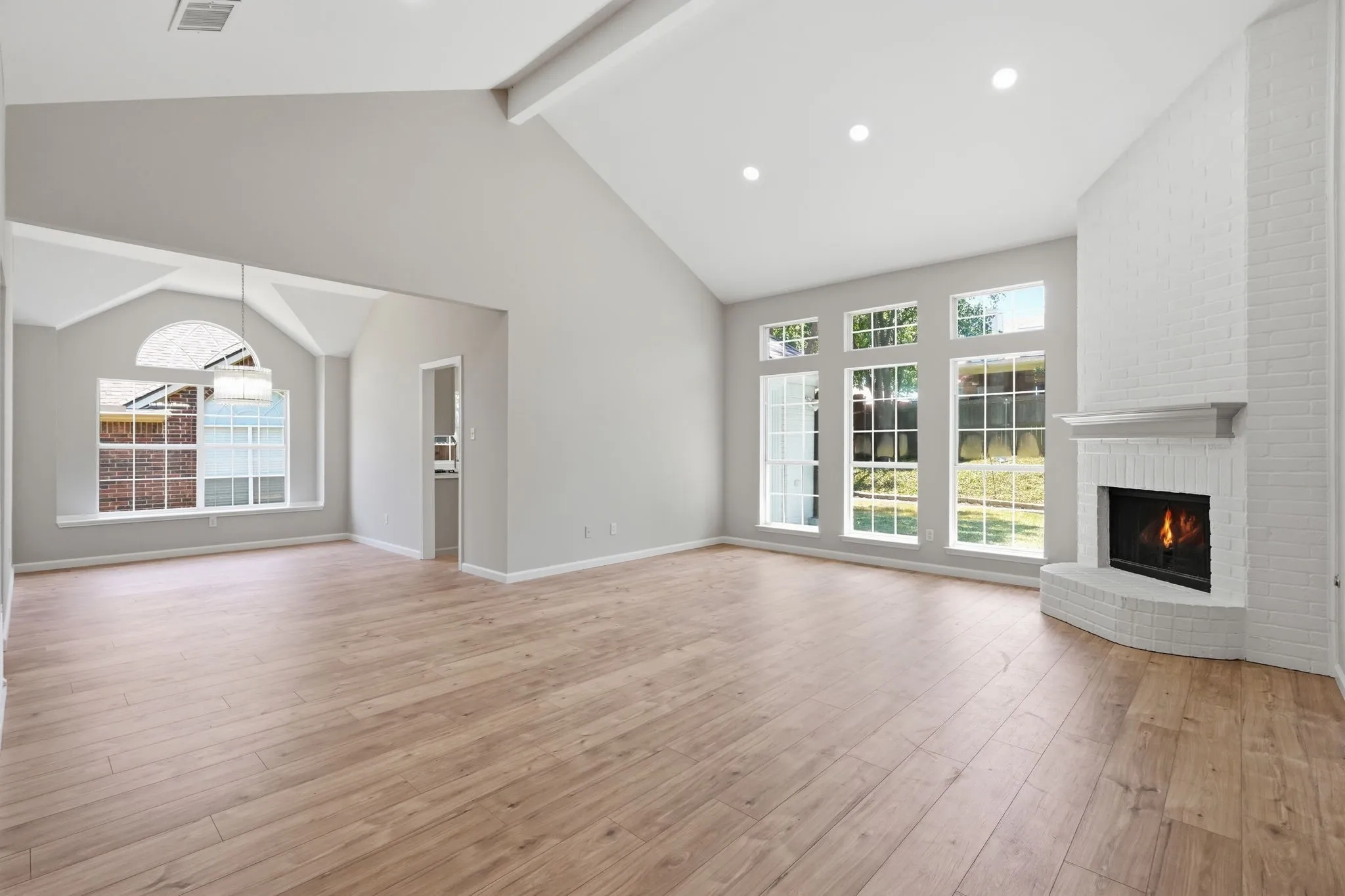 Single Family Residence For Sale in Tarrant County , 902 Santa Cruz, Keller, Texas 76248, 3 Bedroom, 2 Bathroom, 2 Garage spaces, 1,896 Sqft, built in 1992, mls#21345927, Real Estate Agent in Keller, Homes For Sale in Tarrant county, Homes For Sale in Keller, Realtor in Keller Texas, Real Estate Brokerage Independent Realty Texas, Luminita Cordes Realtor