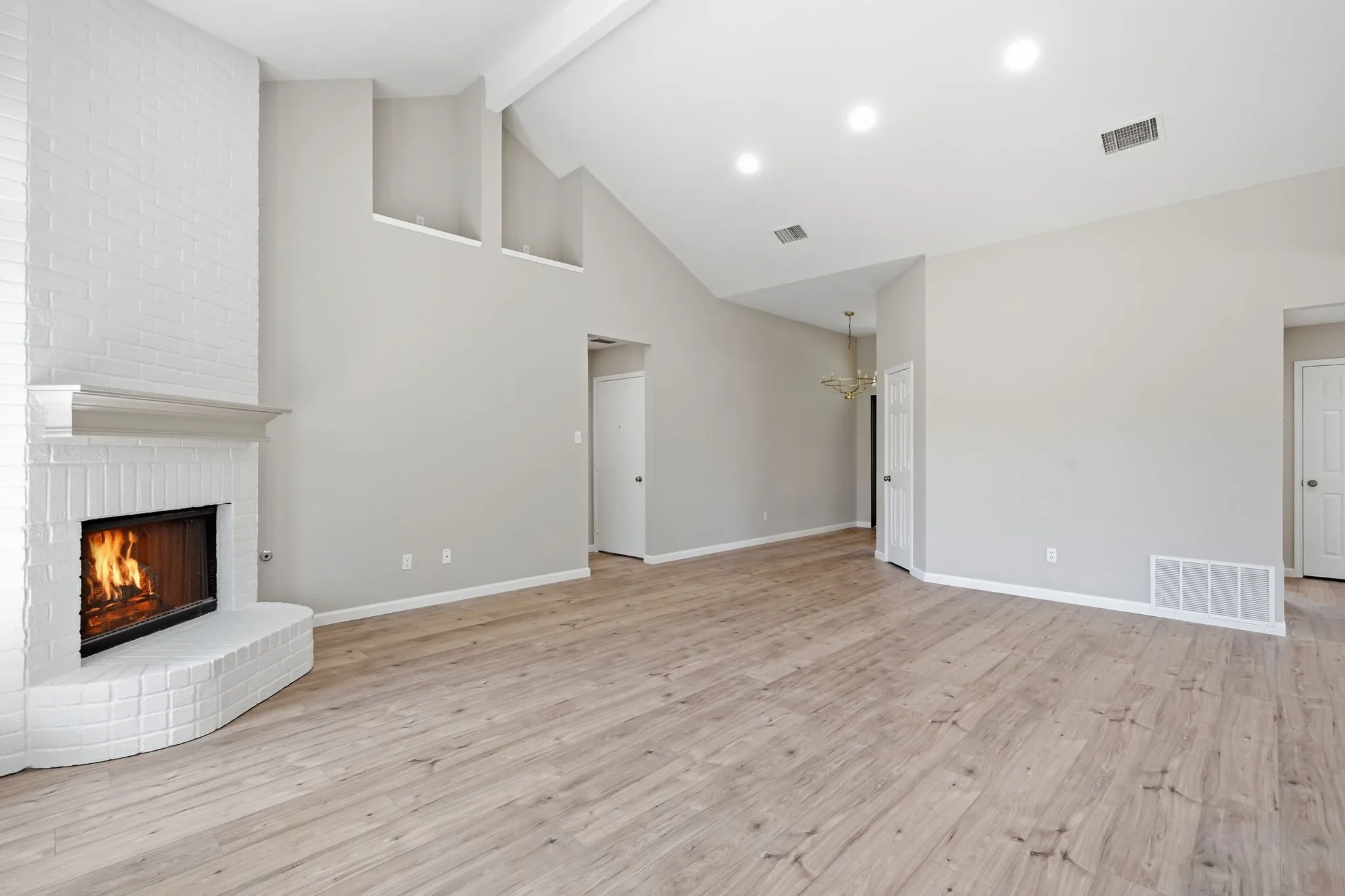 Single Family Residence For Sale in Tarrant County , 902 Santa Cruz, Keller, Texas 76248, 3 Bedroom, 2 Bathroom, 2 Garage spaces, 1,896 Sqft, built in 1992, mls#21345927, Real Estate Agent in Keller, Homes For Sale in Tarrant county, Homes For Sale in Keller, Realtor in Keller Texas, Real Estate Brokerage Independent Realty Texas, Luminita Cordes Realtor