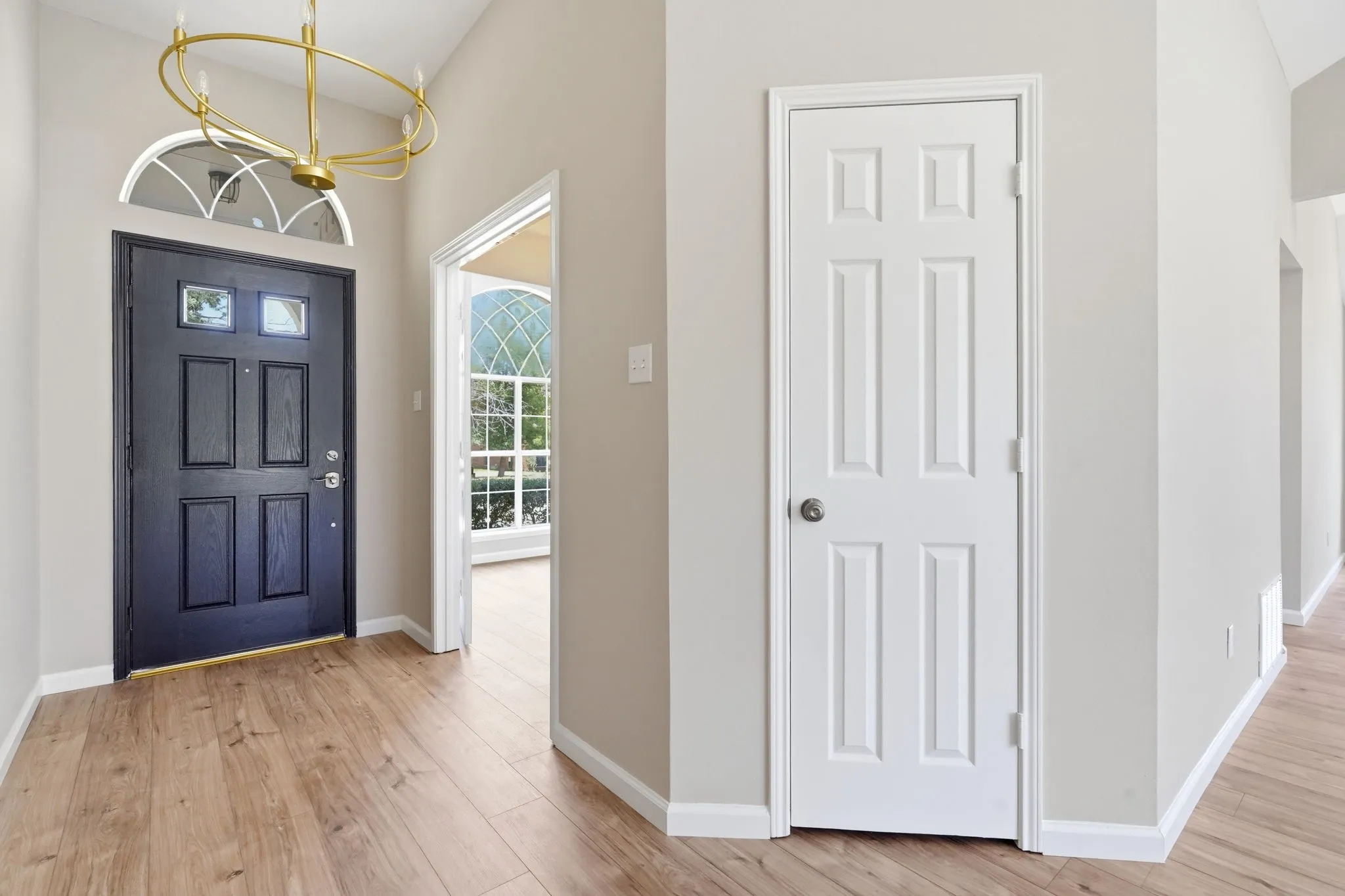 Single Family Residence For Sale in Tarrant County , 902 Santa Cruz, Keller, Texas 76248, 3 Bedroom, 2 Bathroom, 2 Garage spaces, 1,896 Sqft, built in 1992, mls#21345927, Real Estate Agent in Keller, Homes For Sale in Tarrant county, Homes For Sale in Keller, Realtor in Keller Texas, Real Estate Brokerage Independent Realty Texas, Luminita Cordes Realtor