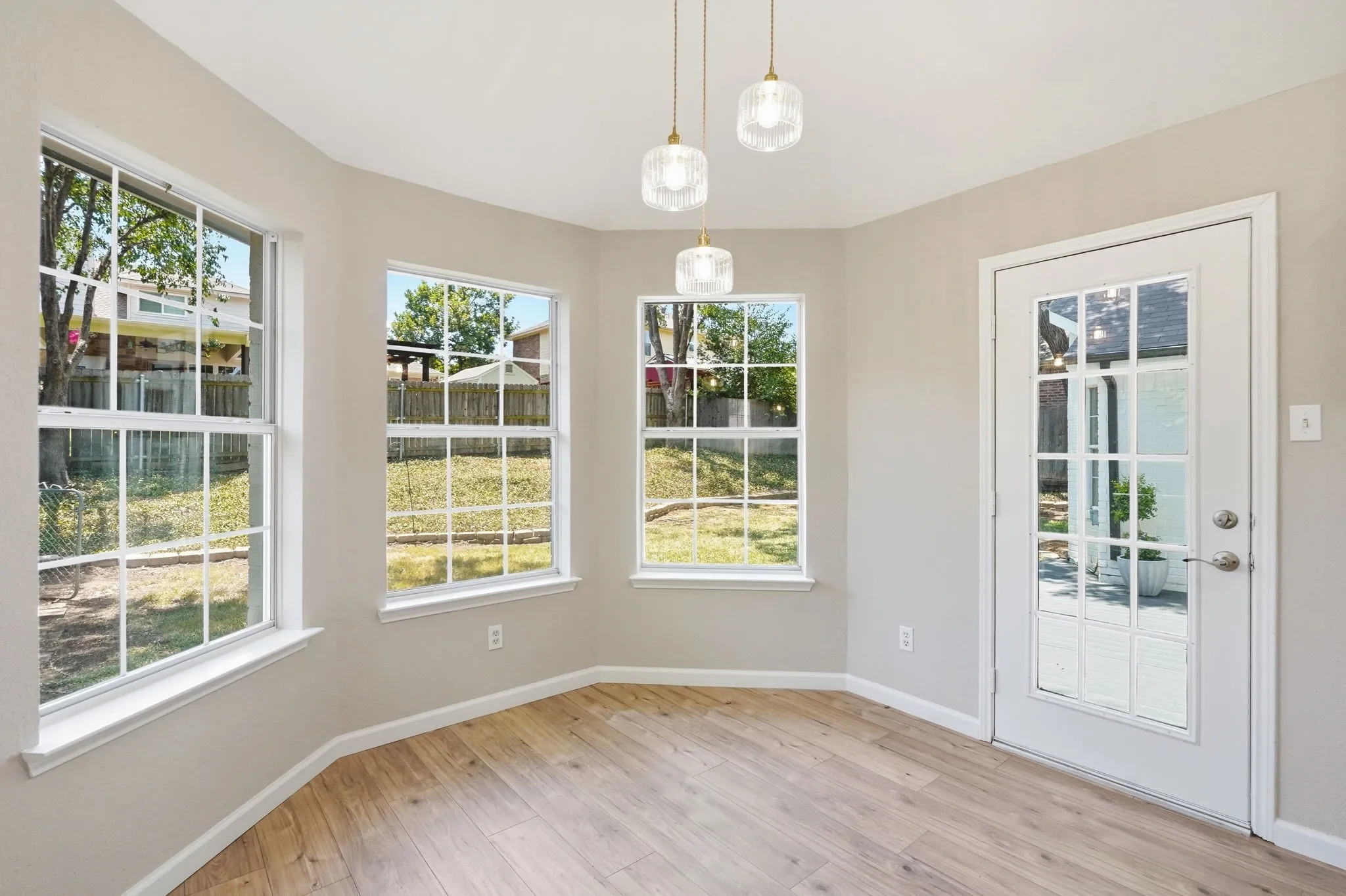 Single Family Residence For Sale in Tarrant County , 902 Santa Cruz, Keller, Texas 76248, 3 Bedroom, 2 Bathroom, 2 Garage spaces, 1,896 Sqft, built in 1992, mls#21345927, Real Estate Agent in Keller, Homes For Sale in Tarrant county, Homes For Sale in Keller, Realtor in Keller Texas, Real Estate Brokerage Independent Realty Texas, Luminita Cordes Realtor