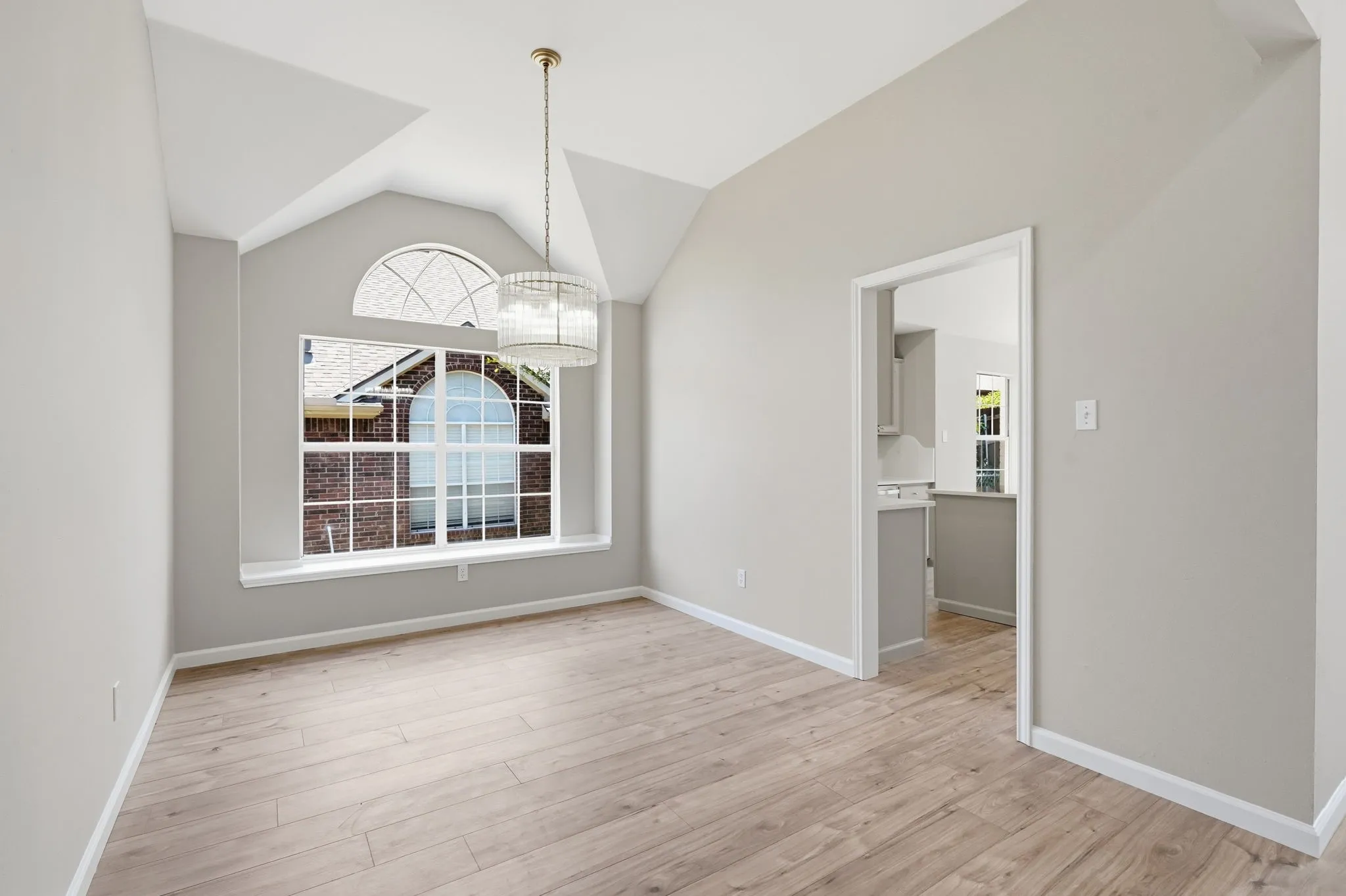 Single Family Residence For Sale in Tarrant County , 902 Santa Cruz, Keller, Texas 76248, 3 Bedroom, 2 Bathroom, 2 Garage spaces, 1,896 Sqft, built in 1992, mls#21345927, Real Estate Agent in Keller, Homes For Sale in Tarrant county, Homes For Sale in Keller, Realtor in Keller Texas, Real Estate Brokerage Independent Realty Texas, Luminita Cordes Realtor