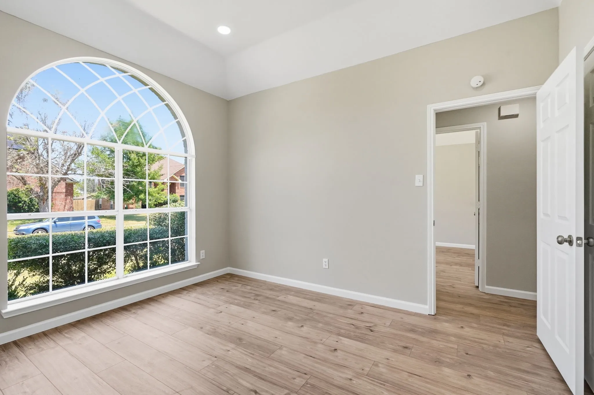 Single Family Residence For Sale in Tarrant County , 902 Santa Cruz, Keller, Texas 76248, 3 Bedroom, 2 Bathroom, 2 Garage spaces, 1,896 Sqft, built in 1992, mls#21345927, Real Estate Agent in Keller, Homes For Sale in Tarrant county, Homes For Sale in Keller, Realtor in Keller Texas, Real Estate Brokerage Independent Realty Texas, Luminita Cordes Realtor