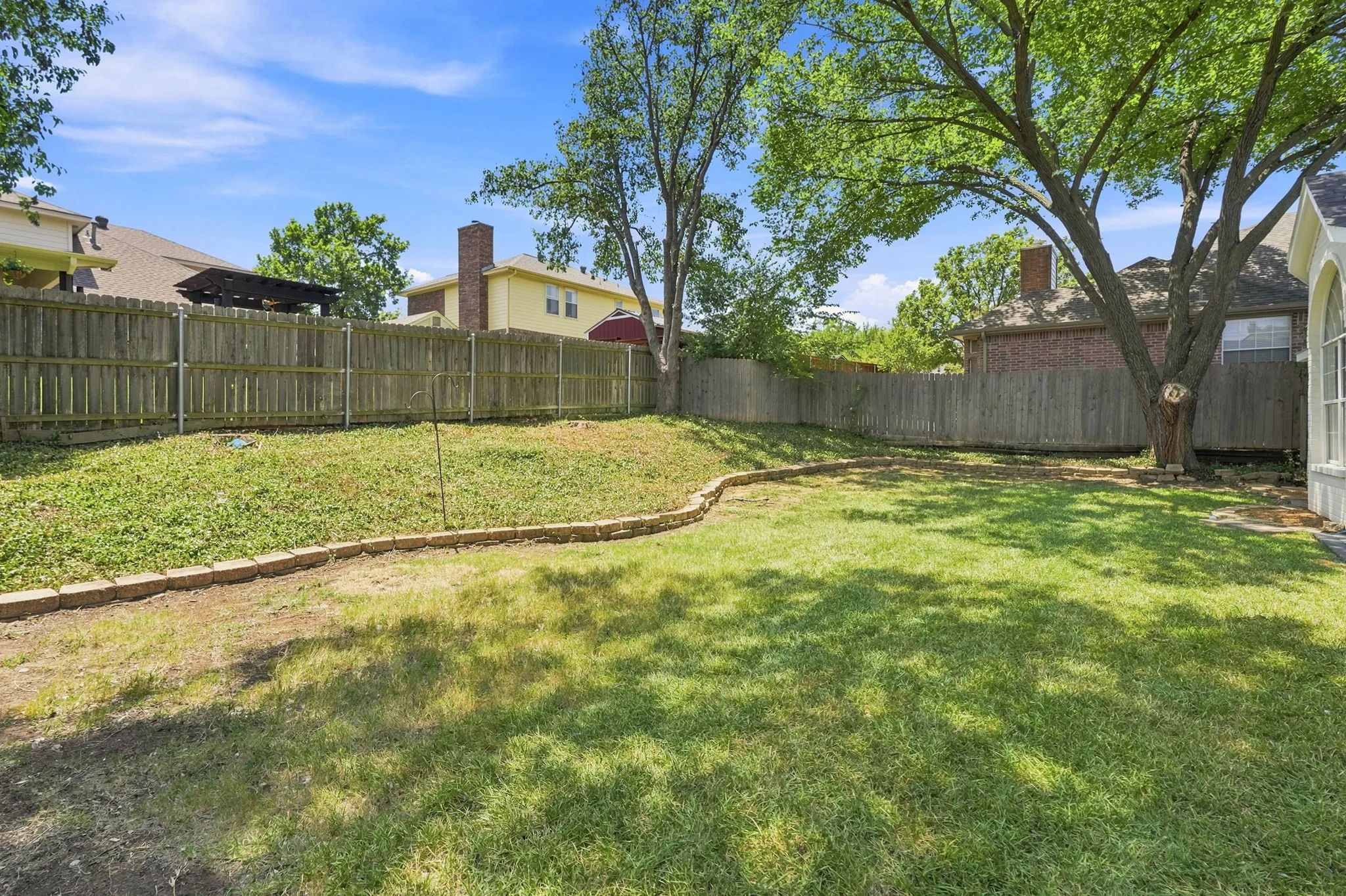 Single Family Residence For Sale in Tarrant County , 902 Santa Cruz, Keller, Texas 76248, 3 Bedroom, 2 Bathroom, 2 Garage spaces, 1,896 Sqft, built in 1992, mls#21345927, Real Estate Agent in Keller, Homes For Sale in Tarrant county, Homes For Sale in Keller, Realtor in Keller Texas, Real Estate Brokerage Independent Realty Texas, Luminita Cordes Realtor