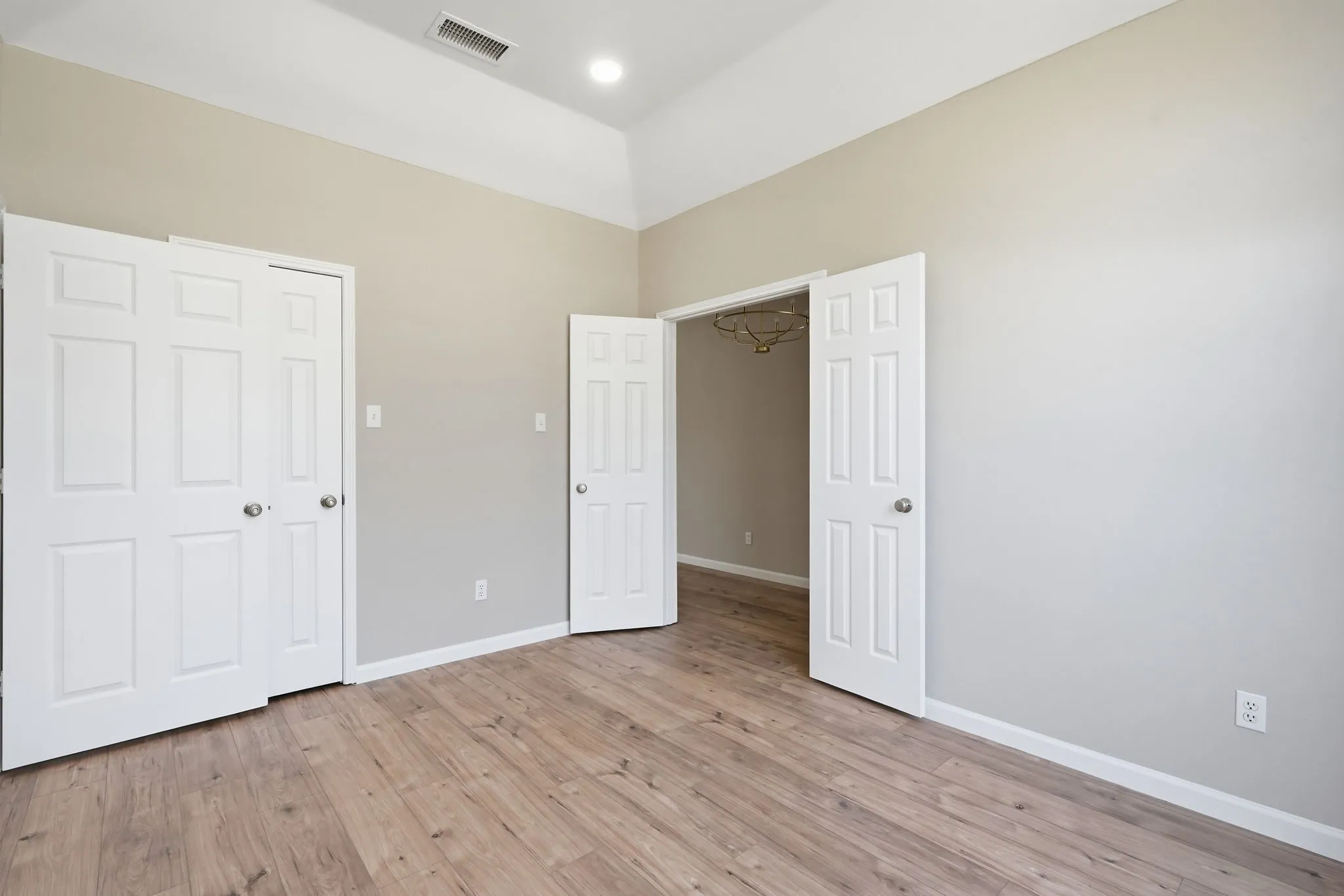 Single Family Residence For Sale in Tarrant County , 902 Santa Cruz, Keller, Texas 76248, 3 Bedroom, 2 Bathroom, 2 Garage spaces, 1,896 Sqft, built in 1992, mls#21345927, Real Estate Agent in Keller, Homes For Sale in Tarrant county, Homes For Sale in Keller, Realtor in Keller Texas, Real Estate Brokerage Independent Realty Texas, Luminita Cordes Realtor