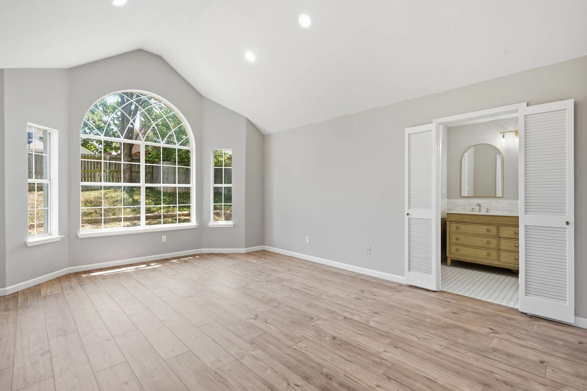 Single Family Residence For Sale in Tarrant County , 902 Santa Cruz, Keller, Texas 76248, 3 Bedroom, 2 Bathroom, 2 Garage spaces, 1,896 Sqft, built in 1992, mls#21345927, Real Estate Agent in Keller, Homes For Sale in Tarrant county, Homes For Sale in Keller, Realtor in Keller Texas, Real Estate Brokerage Independent Realty Texas, Luminita Cordes Realtor