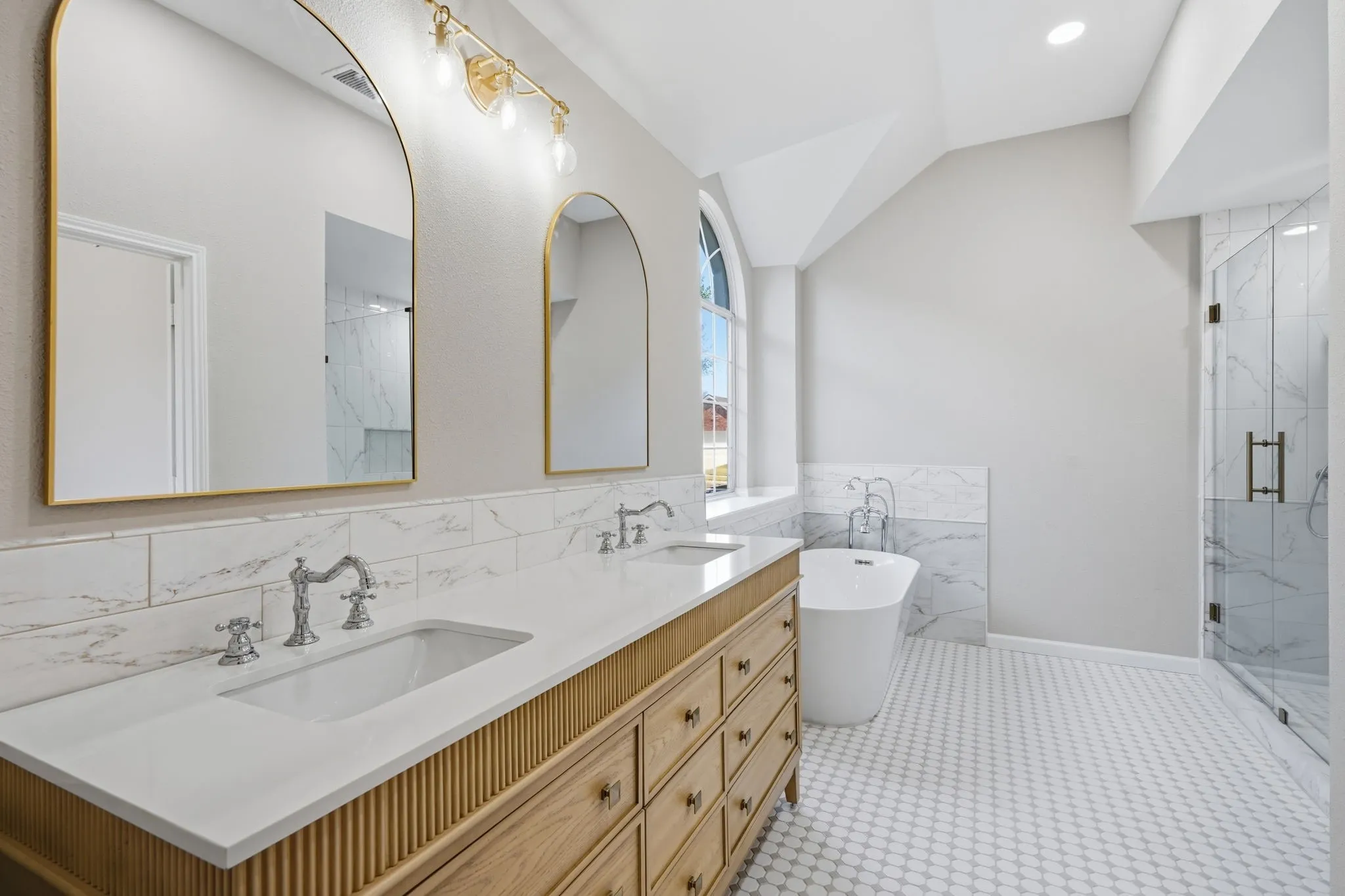 Single Family Residence For Sale in Tarrant County , 902 Santa Cruz, Keller, Texas 76248, 3 Bedroom, 2 Bathroom, 2 Garage spaces, 1,896 Sqft, built in 1992, mls#21345927, Real Estate Agent in Keller, Homes For Sale in Tarrant county, Homes For Sale in Keller, Realtor in Keller Texas, Real Estate Brokerage Independent Realty Texas, Luminita Cordes Realtor