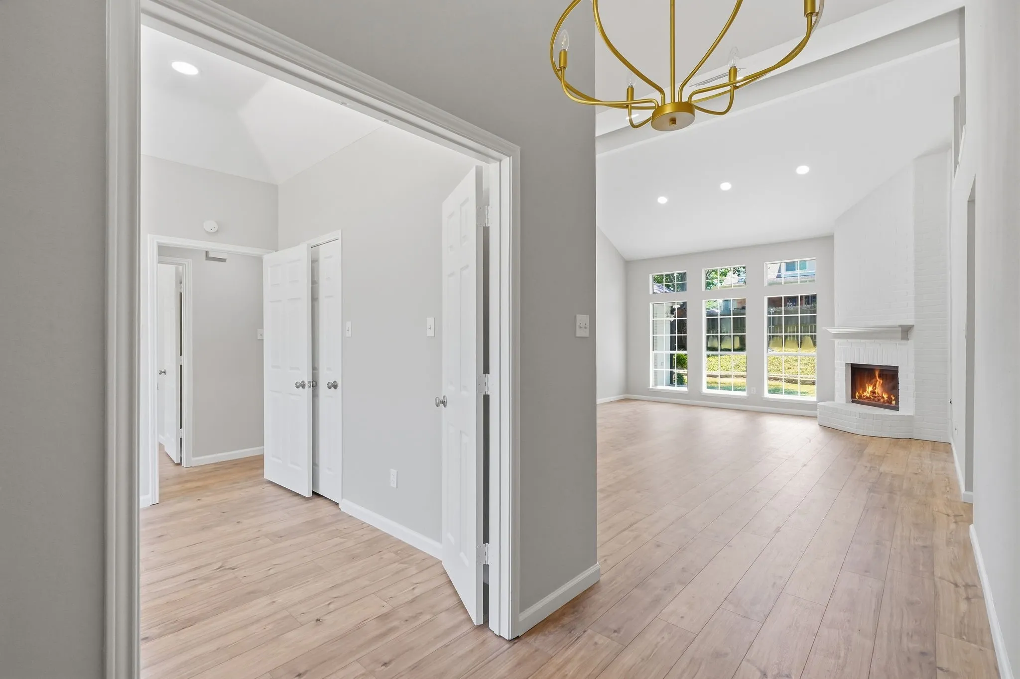 Single Family Residence For Sale in Tarrant County , 902 Santa Cruz, Keller, Texas 76248, 3 Bedroom, 2 Bathroom, 2 Garage spaces, 1,896 Sqft, built in 1992, mls#21345927, Real Estate Agent in Keller, Homes For Sale in Tarrant county, Homes For Sale in Keller, Realtor in Keller Texas, Real Estate Brokerage Independent Realty Texas, Luminita Cordes Realtor