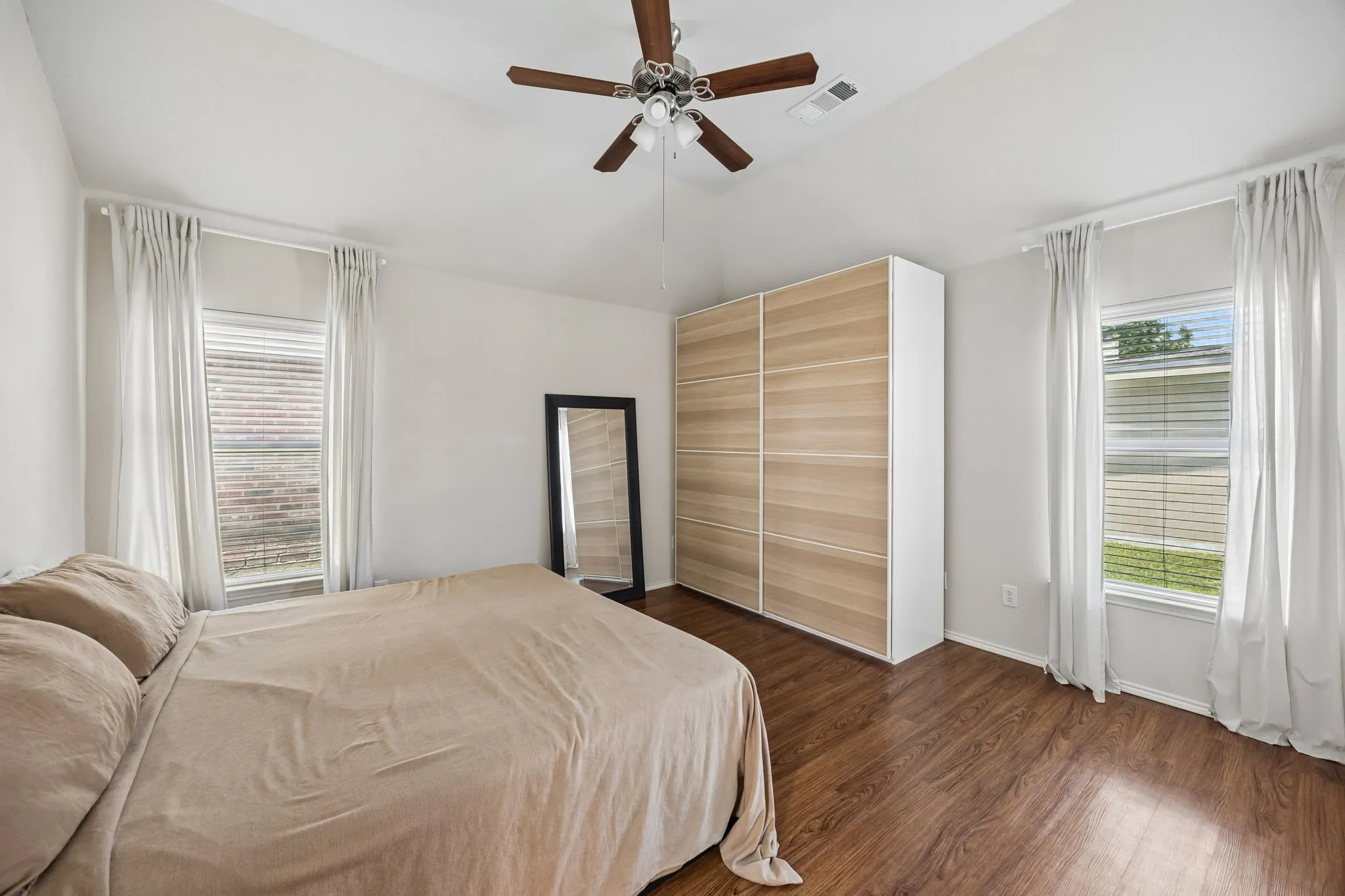 Single Family Residence For Sale in Denton County , 1705 Canvasback Drive, Aubrey, Texas 76227, 3 Bedroom, 2 Bathroom, 2 Garage spaces, 1,198 Sqft, built in 2005, mls#21347419, Real Estate Agent in Aubrey, Homes For Sale in Denton county, Homes For Sale in Aubrey, Realtor in Aubrey Texas, Real Estate Brokerage Independent Realty Texas, Luminita Cordes Realtor