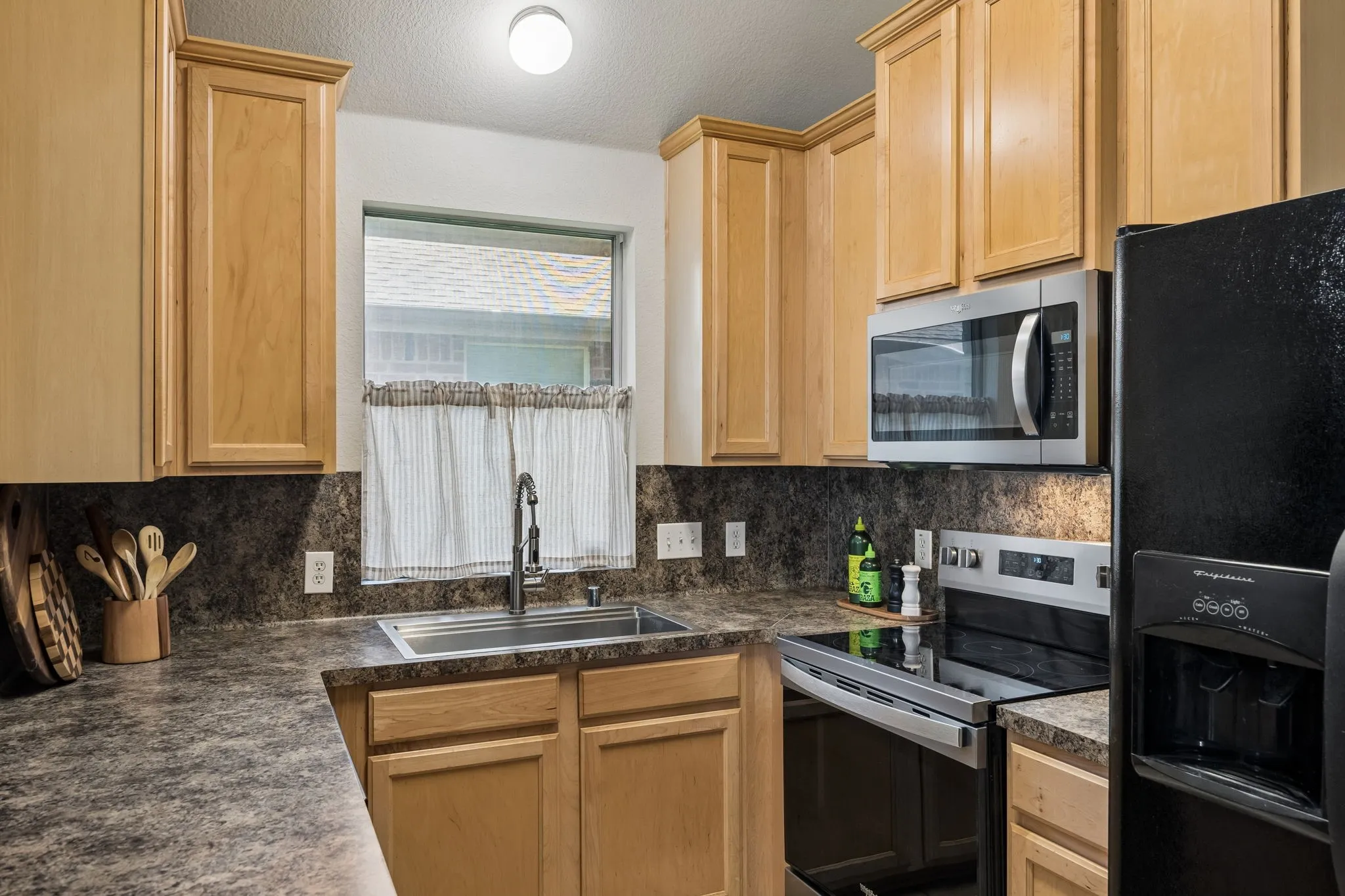 Single Family Residence For Sale in Denton County , 1705 Canvasback Drive, Aubrey, Texas 76227, 3 Bedroom, 2 Bathroom, 2 Garage spaces, 1,198 Sqft, built in 2005, mls#21347419, Real Estate Agent in Aubrey, Homes For Sale in Denton county, Homes For Sale in Aubrey, Realtor in Aubrey Texas, Real Estate Brokerage Independent Realty Texas, Luminita Cordes Realtor