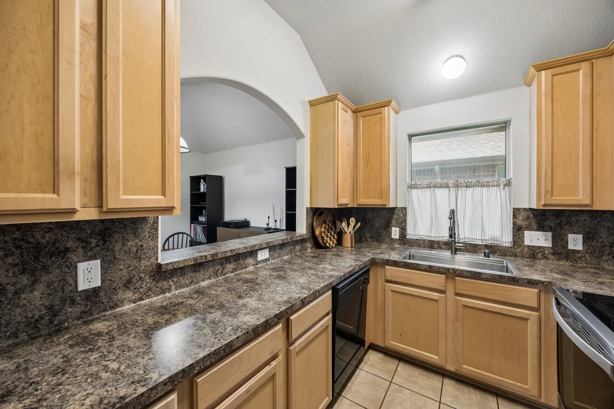 Single Family Residence For Sale in Denton County , 1705 Canvasback Drive, Aubrey, Texas 76227, 3 Bedroom, 2 Bathroom, 2 Garage spaces, 1,198 Sqft, built in 2005, mls#21347419, Real Estate Agent in Aubrey, Homes For Sale in Denton county, Homes For Sale in Aubrey, Realtor in Aubrey Texas, Real Estate Brokerage Independent Realty Texas, Luminita Cordes Realtor