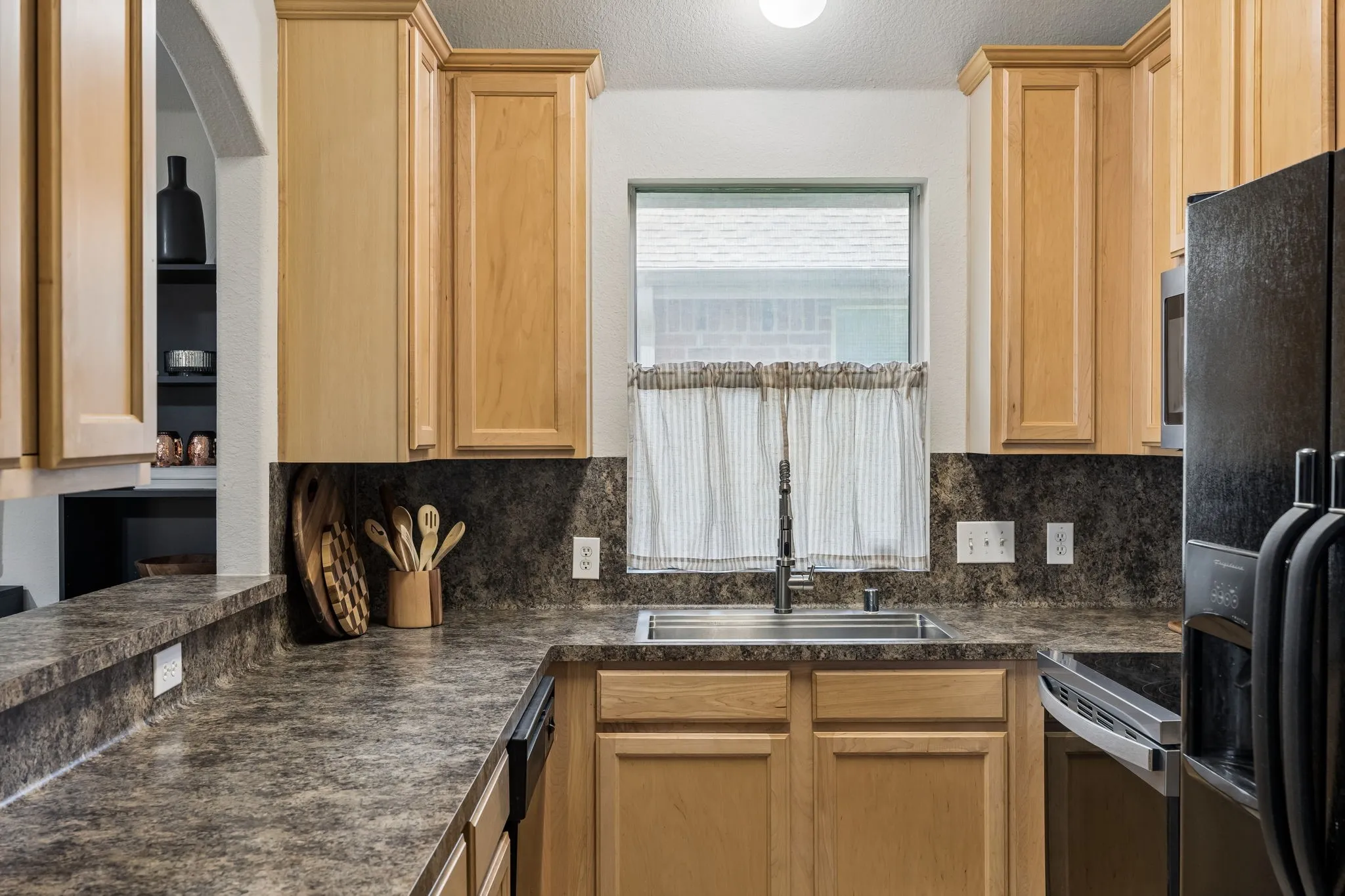Single Family Residence For Sale in Denton County , 1705 Canvasback Drive, Aubrey, Texas 76227, 3 Bedroom, 2 Bathroom, 2 Garage spaces, 1,198 Sqft, built in 2005, mls#21347419, Real Estate Agent in Aubrey, Homes For Sale in Denton county, Homes For Sale in Aubrey, Realtor in Aubrey Texas, Real Estate Brokerage Independent Realty Texas, Luminita Cordes Realtor