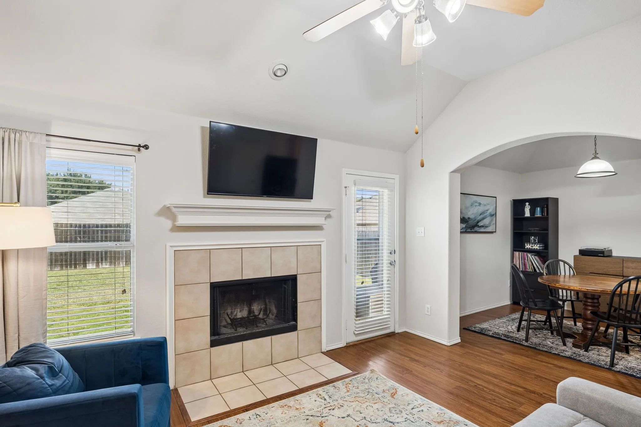 Single Family Residence For Sale in Denton County , 1705 Canvasback Drive, Aubrey, Texas 76227, 3 Bedroom, 2 Bathroom, 2 Garage spaces, 1,198 Sqft, built in 2005, mls#21347419, Real Estate Agent in Aubrey, Homes For Sale in Denton county, Homes For Sale in Aubrey, Realtor in Aubrey Texas, Real Estate Brokerage Independent Realty Texas, Luminita Cordes Realtor
