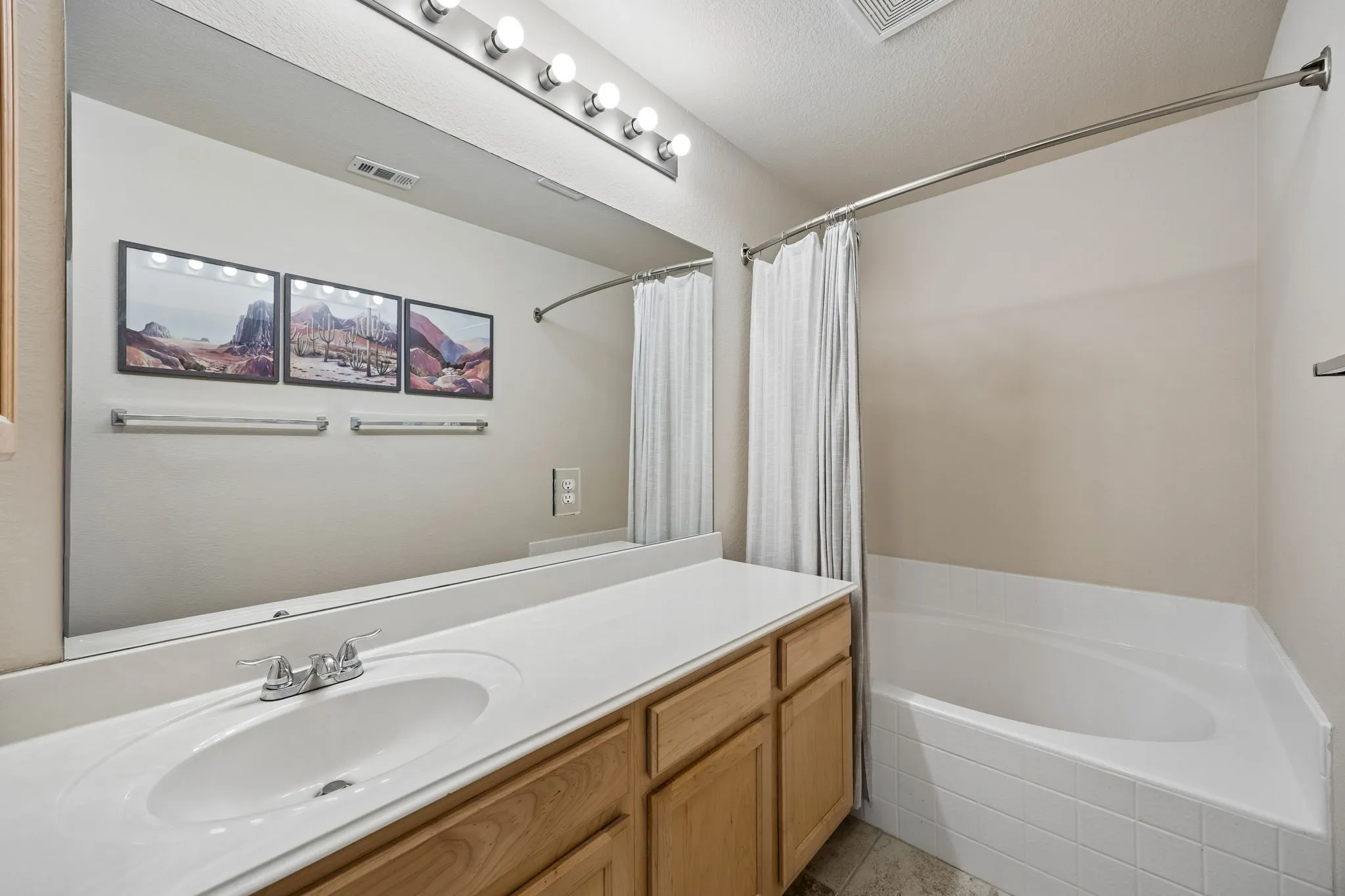 Single Family Residence For Sale in Denton County , 1705 Canvasback Drive, Aubrey, Texas 76227, 3 Bedroom, 2 Bathroom, 2 Garage spaces, 1,198 Sqft, built in 2005, mls#21347419, Real Estate Agent in Aubrey, Homes For Sale in Denton county, Homes For Sale in Aubrey, Realtor in Aubrey Texas, Real Estate Brokerage Independent Realty Texas, Luminita Cordes Realtor