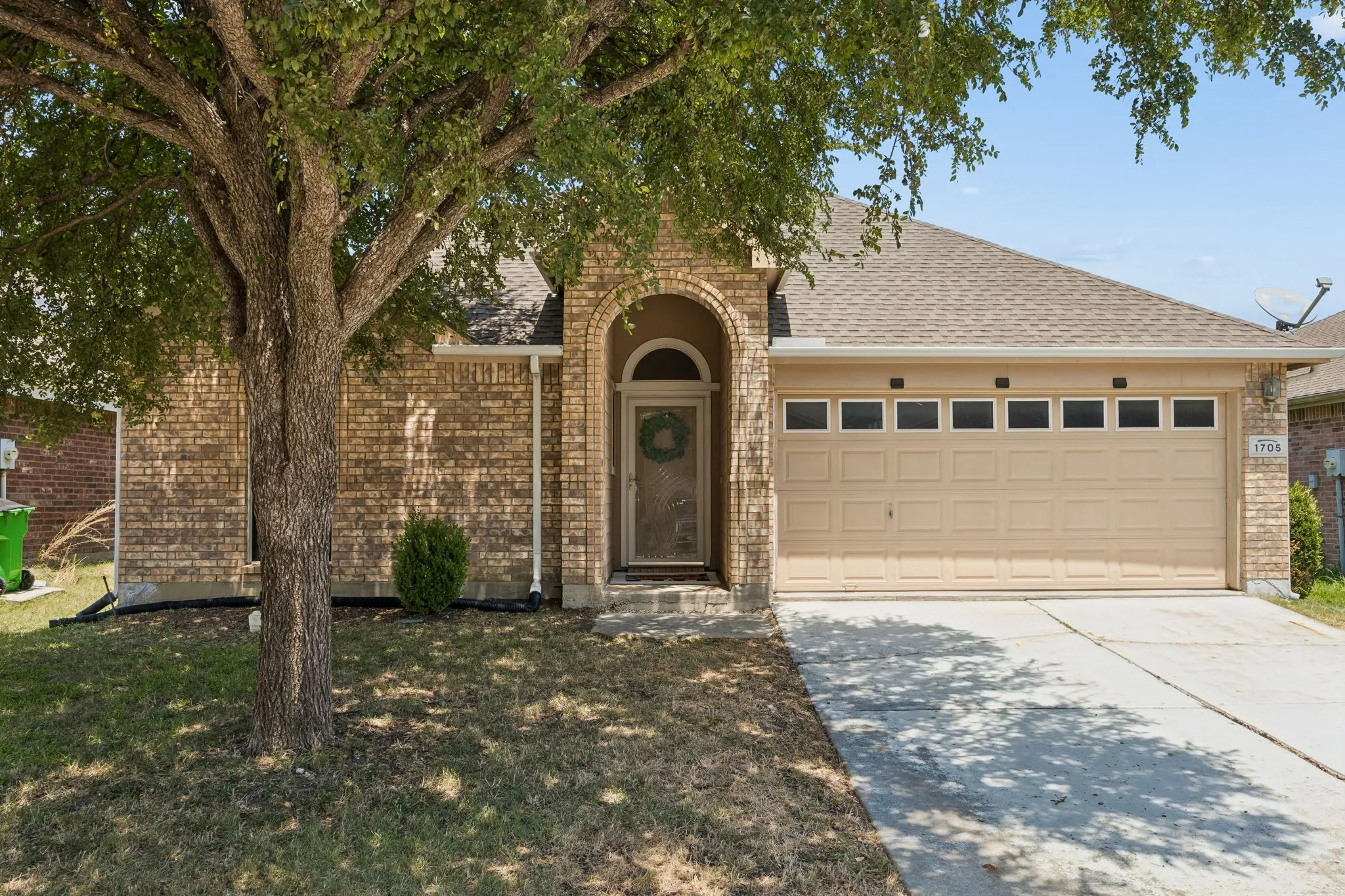Single Family Residence For Sale in Denton County , 1705 Canvasback Drive, Aubrey, Texas 76227, 3 Bedroom, 2 Bathroom, 2 Garage spaces, 1,198 Sqft, built in 2005, mls#21347419, Real Estate Agent in Aubrey, Homes For Sale in Denton county, Homes For Sale in Aubrey, Realtor in Aubrey Texas, Real Estate Brokerage Independent Realty Texas, Luminita Cordes Realtor
