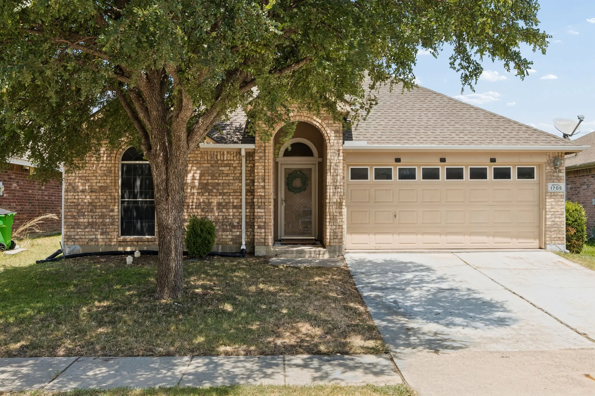 Single Family Residence For Sale in Denton County , 1705 Canvasback Drive, Aubrey, Texas 76227, 3 Bedroom, 2 Bathroom, 2 Garage spaces, 1,198 Sqft, built in 2005, mls#21347419, Real Estate Agent in Aubrey, Homes For Sale in Denton county, Homes For Sale in Aubrey, Realtor in Aubrey Texas, Real Estate Brokerage Independent Realty Texas, Luminita Cordes Realtor